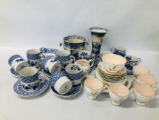 QUANTITY OF SPODE CUPS AND SAUCERS "THE SPODE BLUE ROOM COLLECTION" PAST TIMES BLUE AND WHITE VASE