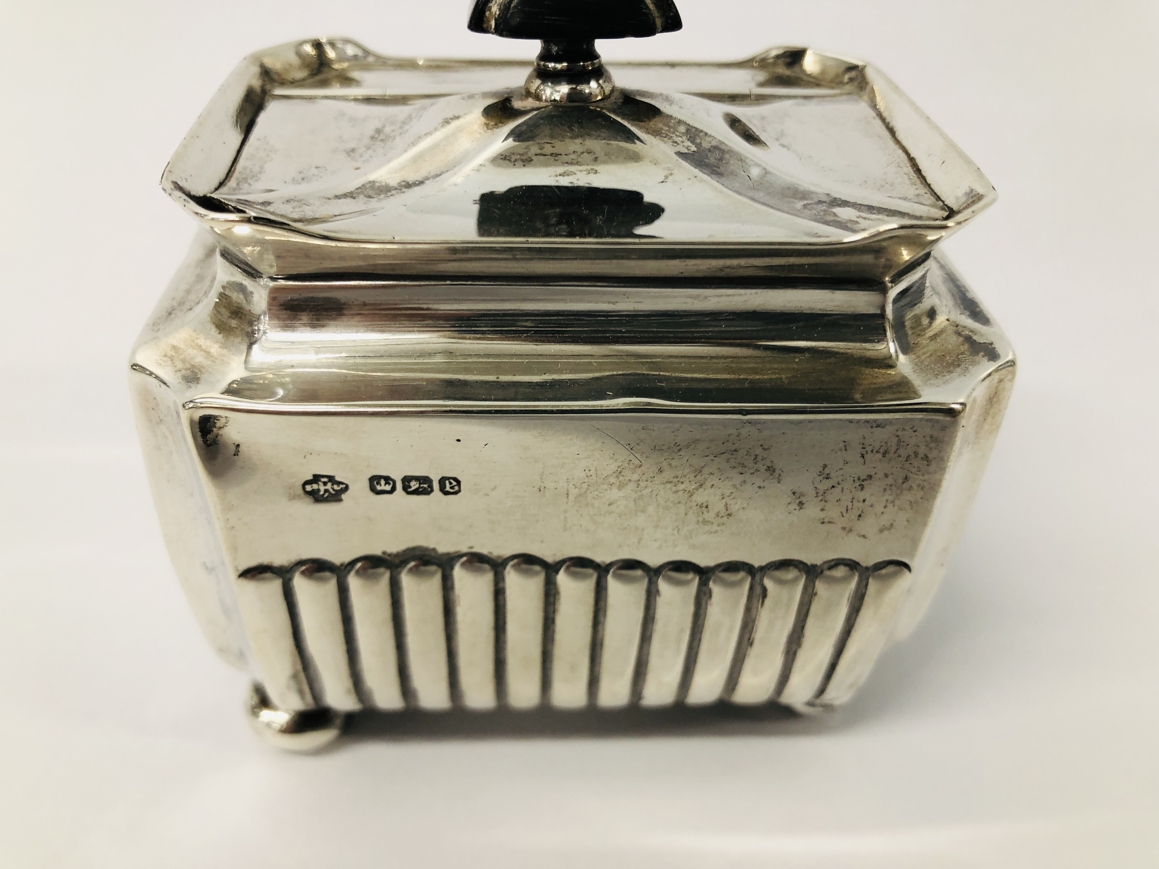 ANTIQUE SILVER CADDY OF RECTANGLE FORM HAVING REEDED DETAIL W 8CM, D 5.5CM, H 6. - Image 3 of 15