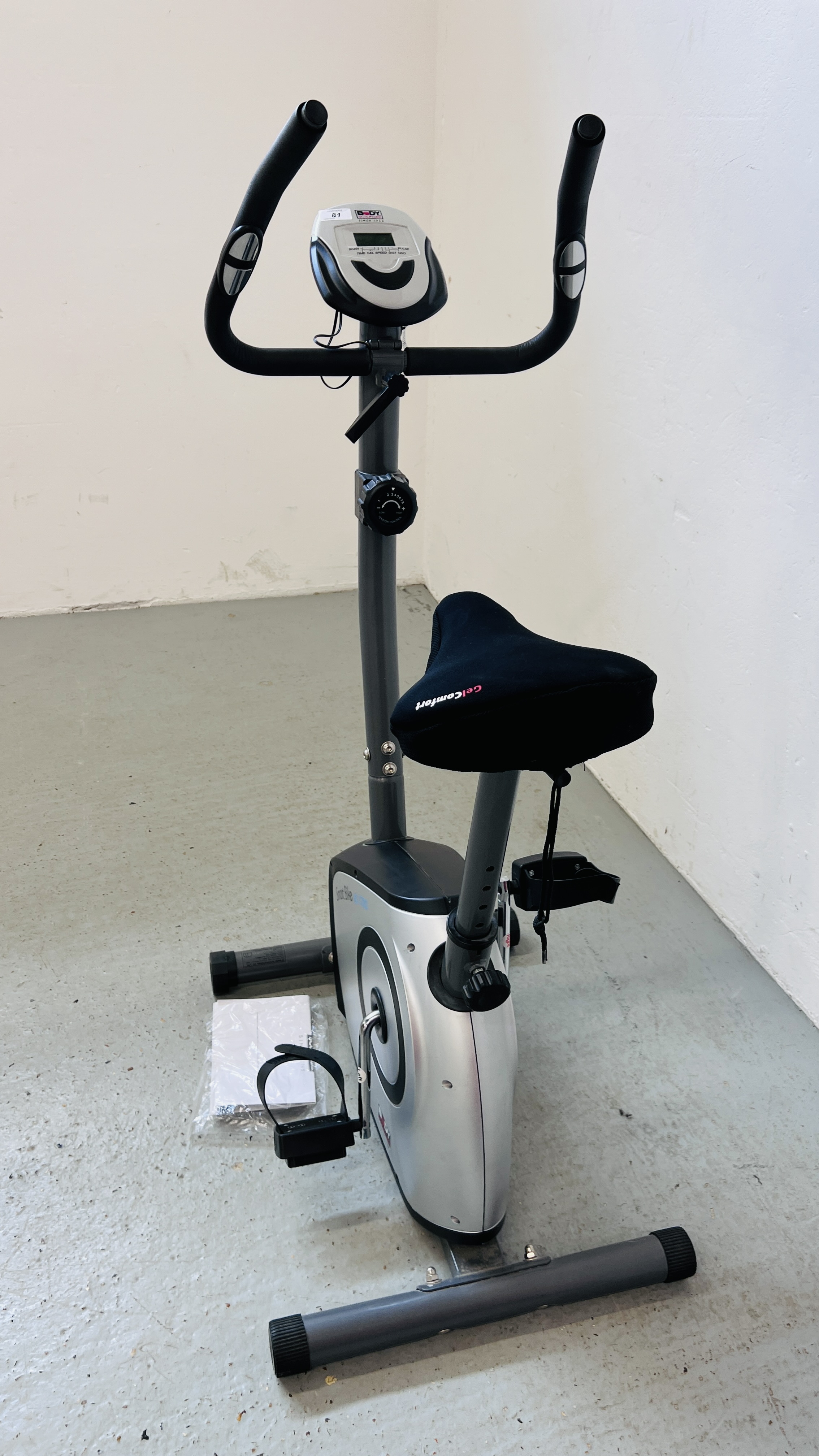 A BODY SCULPTURE SMART EXERCISE BIKE BC-1700 WITH VARIOUS EXERCISE TENSIONS AND DIGITAL DISPLAY - - Image 5 of 6