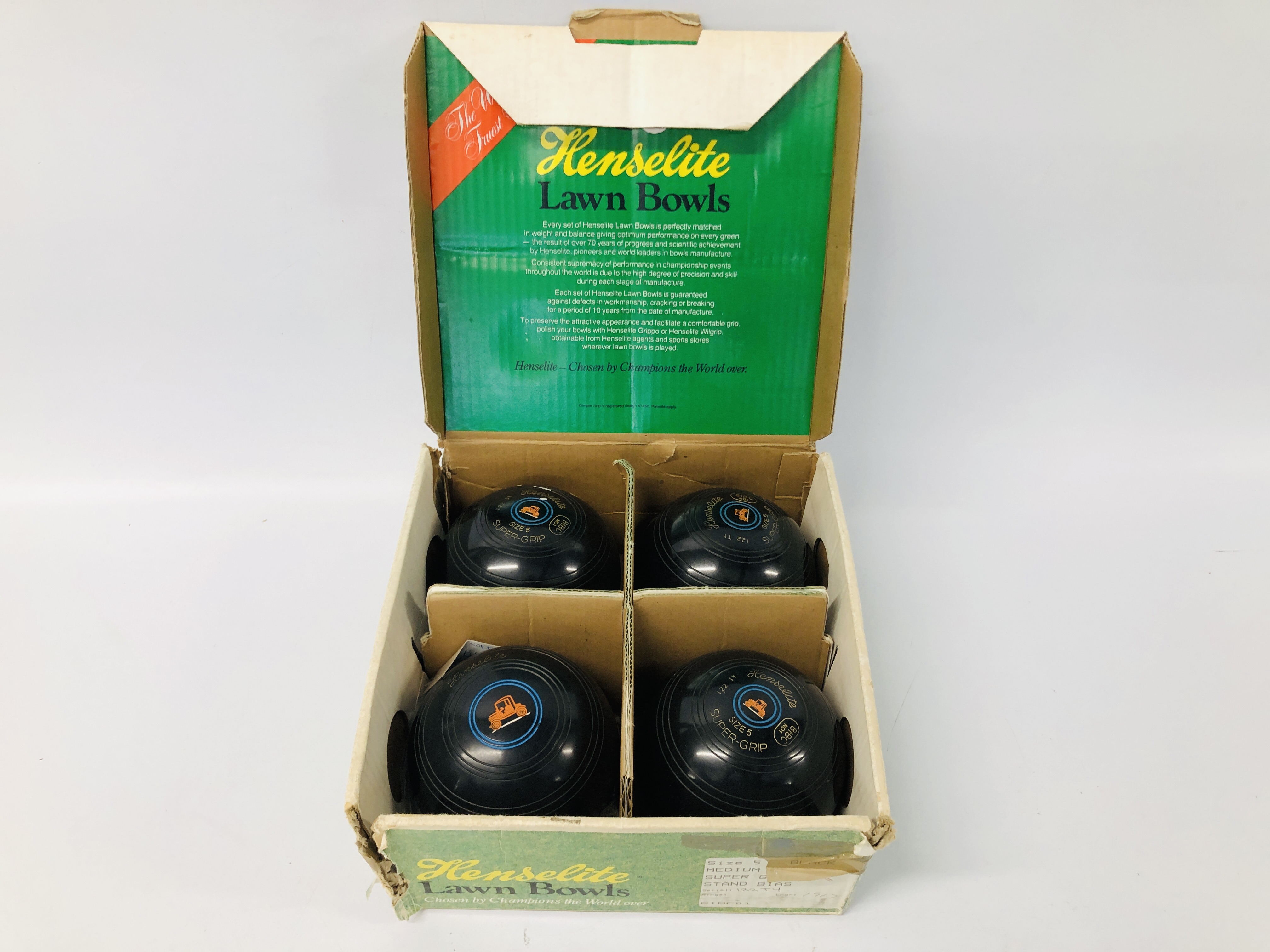 BOXED SET OF HENSELITE LAWN BOWLS SIZE 5 SUPER GRIP