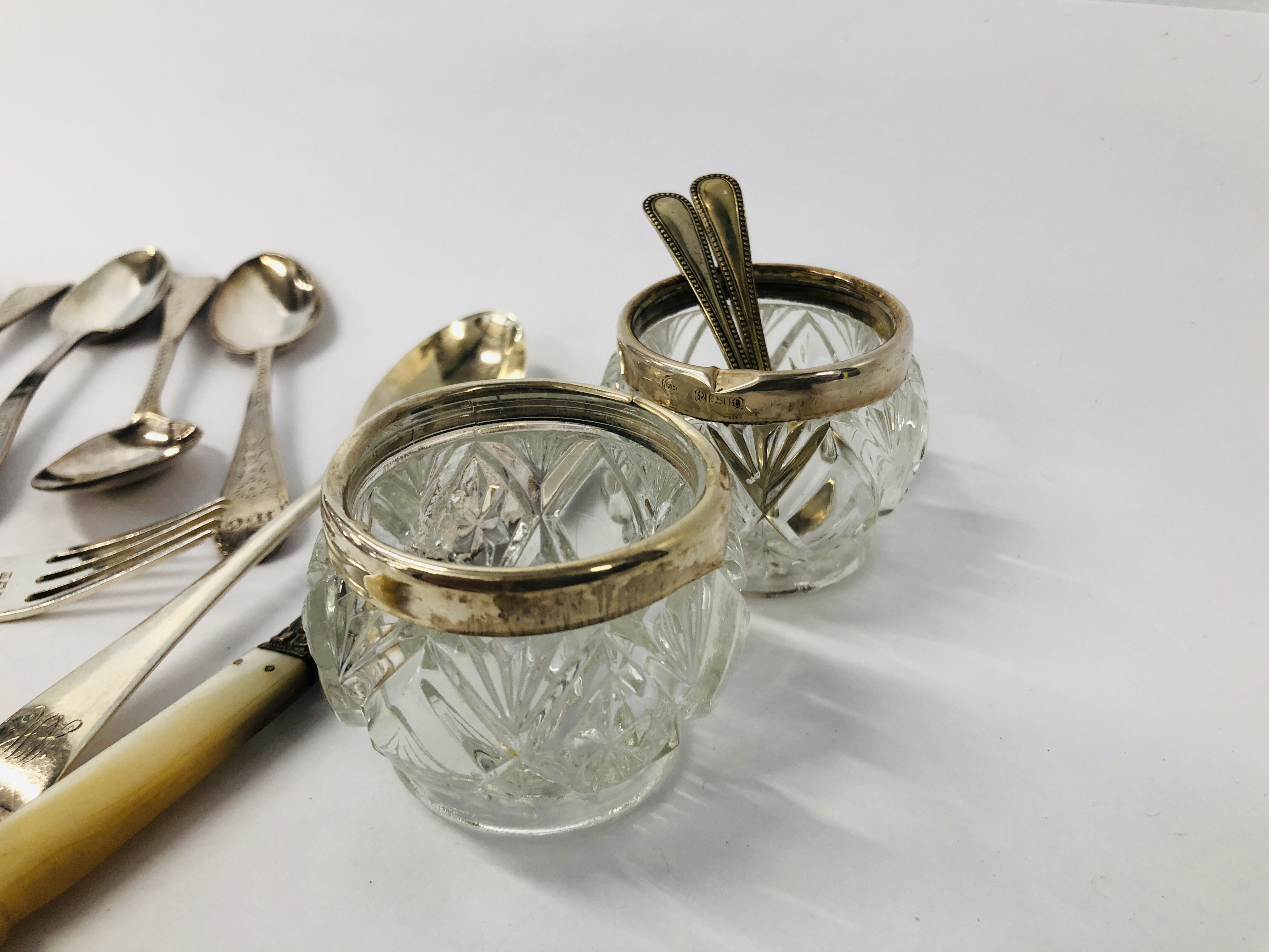 SET OF SIX ANTIQUE STERLING SILVER TEASPOONS + A FURTHER SILVER SPOON AND FORK ETC + PAIR OF SILVER - Image 8 of 14