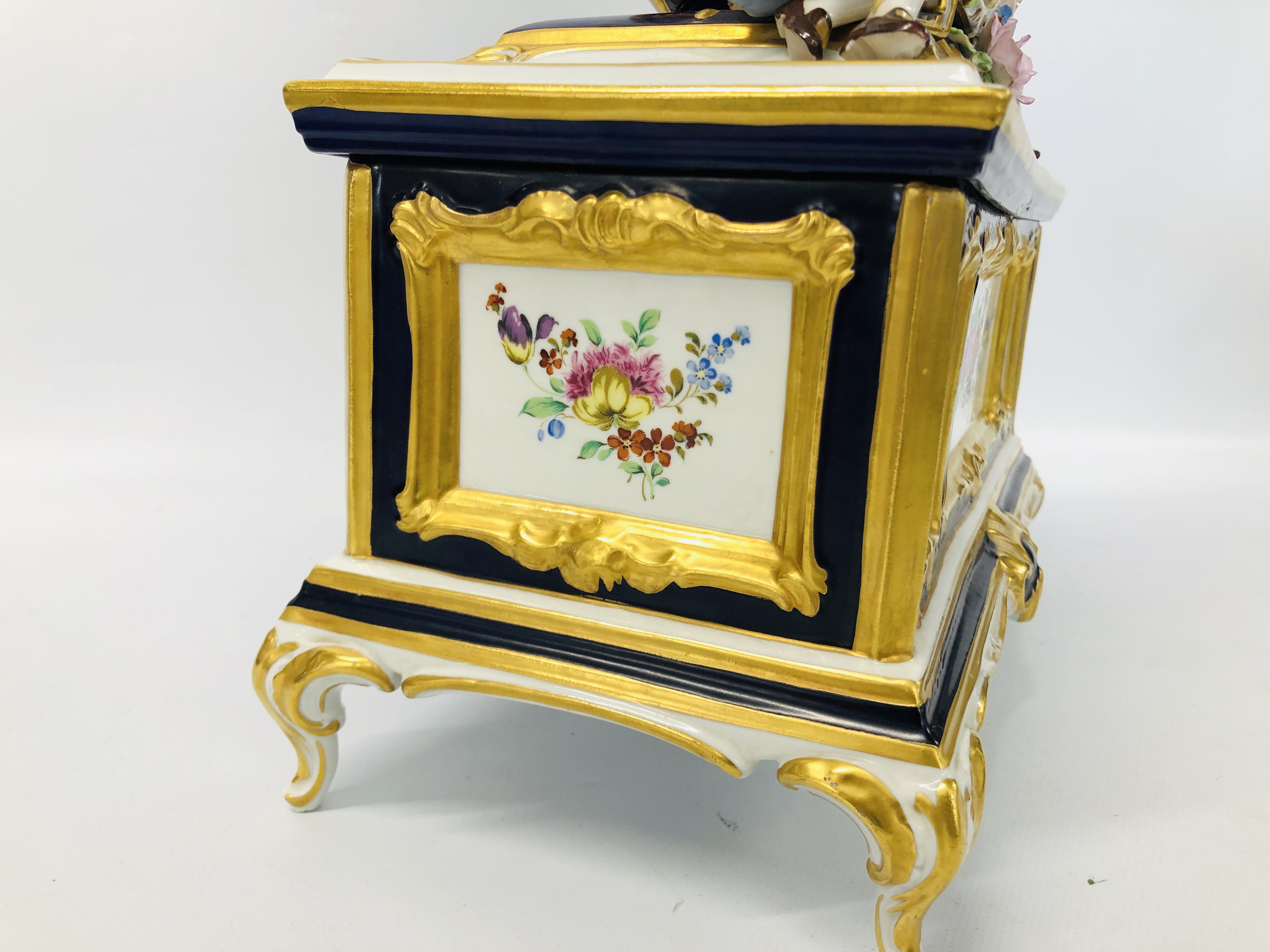 HIGHLY DECORATIVE MODERN PORCELAIN DRESDEN CLOCK ADORNED WITH BRIGHTLY COLOURED FLOWERS AND GILT - Image 6 of 12