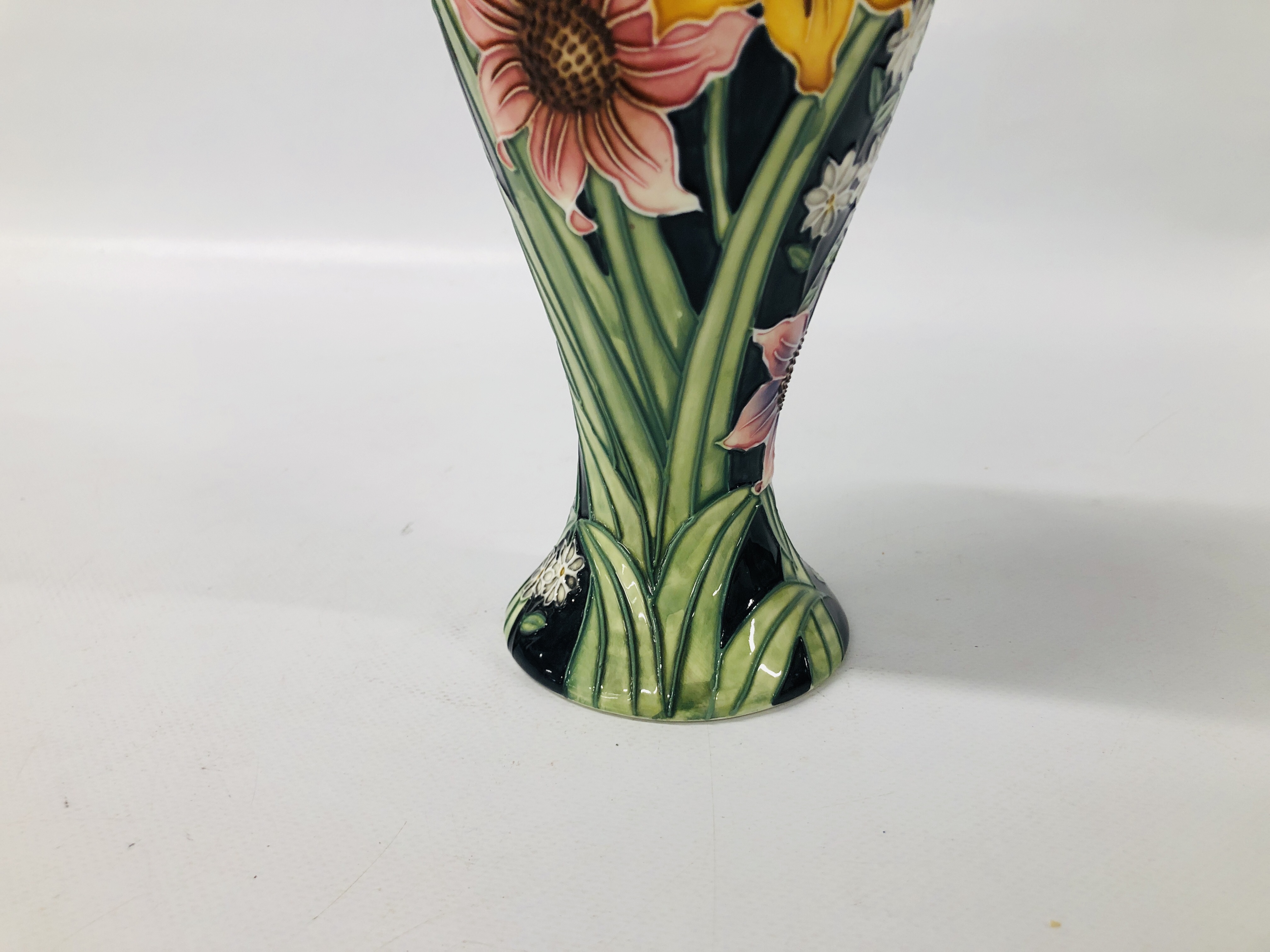 OLD TUPTON WARE HAND PAINTED FLORAL DECORATED VASE H 28CM. - Image 3 of 7