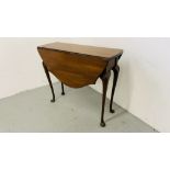 PERIOD MAHOGANY DROP LEAF OCCASIONAL TABLE ON A QUEEN ANNE STYLE LEG WIDTH 89CM. LENGTH 106CM.