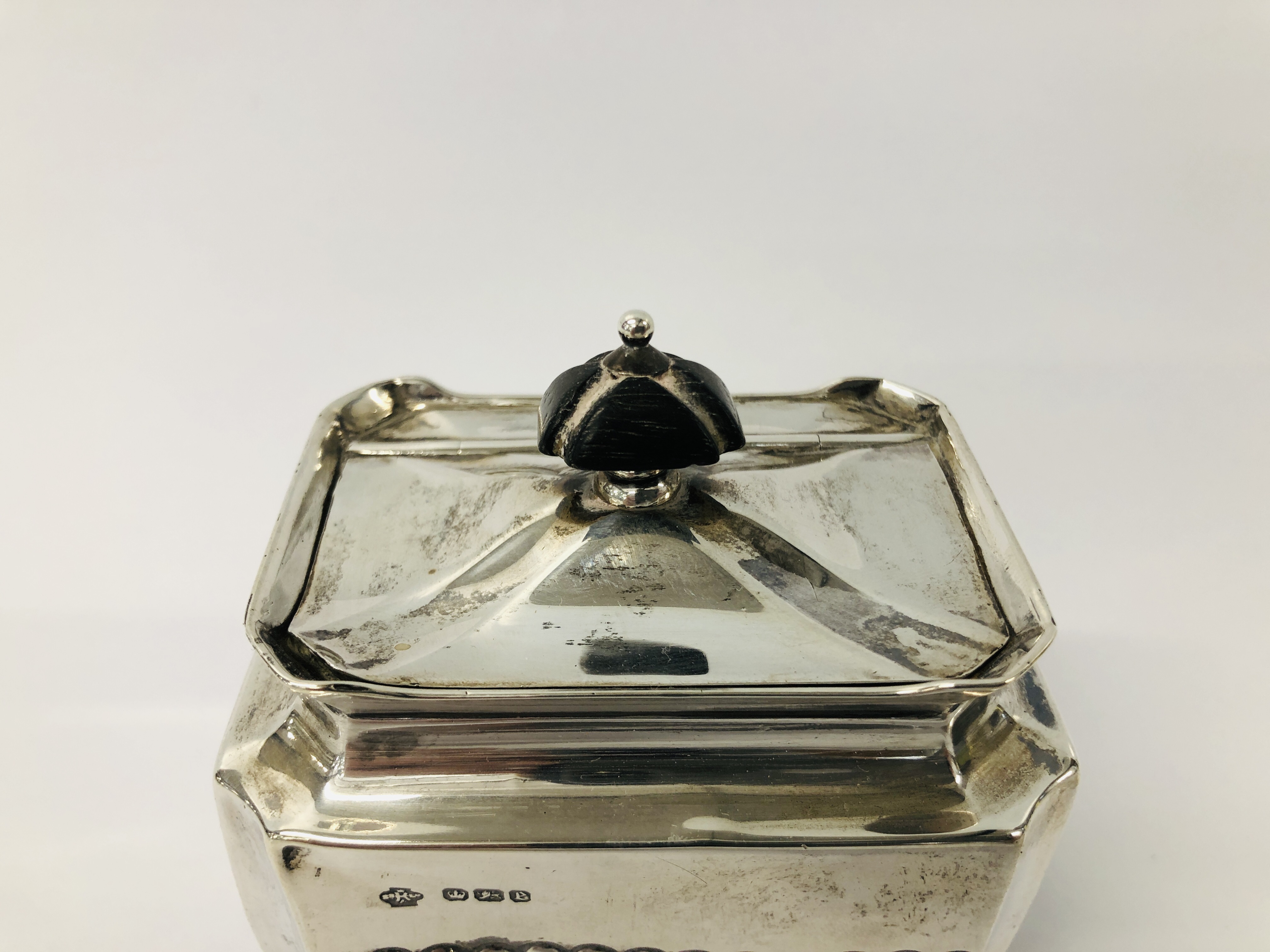 ANTIQUE SILVER CADDY OF RECTANGLE FORM HAVING REEDED DETAIL W 8CM, D 5.5CM, H 6. - Image 2 of 15