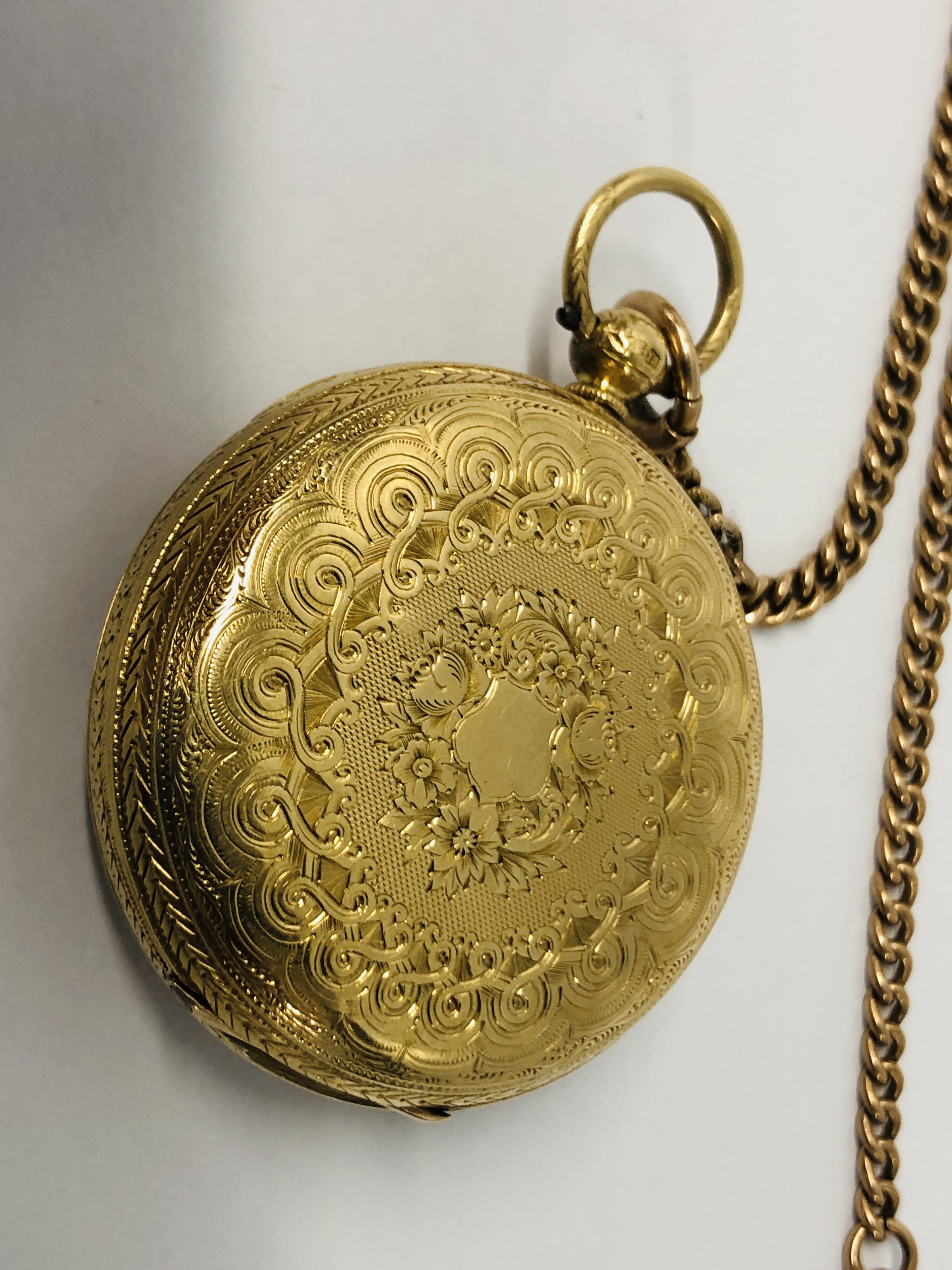 18CT GOLD CASED POCKET WATCH ON 9CT GOLD WATCH CHAIN PLUS VINTAGE YELLOW METAL FOB MARKED 10. - Image 14 of 17