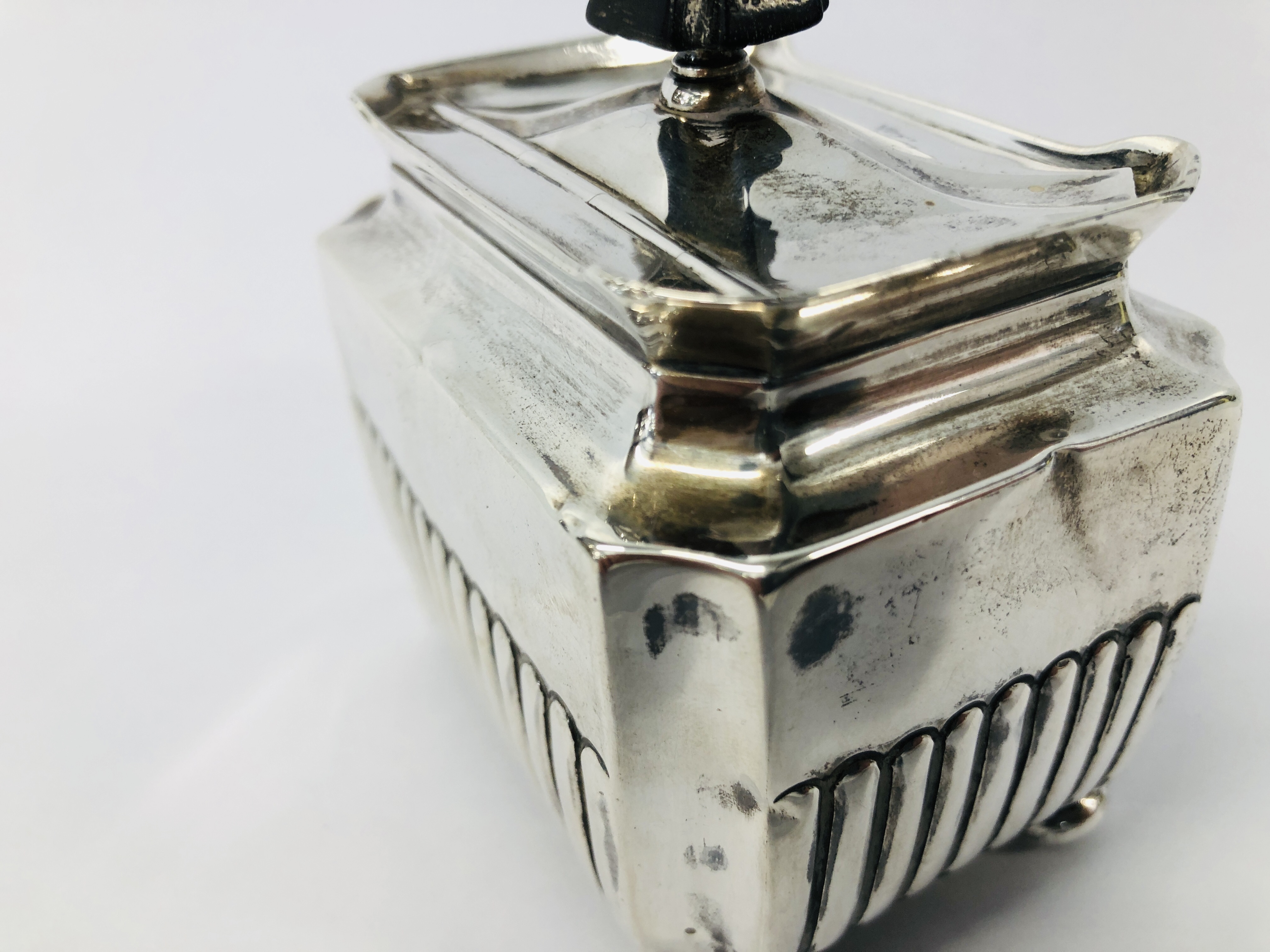 ANTIQUE SILVER CADDY OF RECTANGLE FORM HAVING REEDED DETAIL W 8CM, D 5.5CM, H 6. - Image 12 of 15
