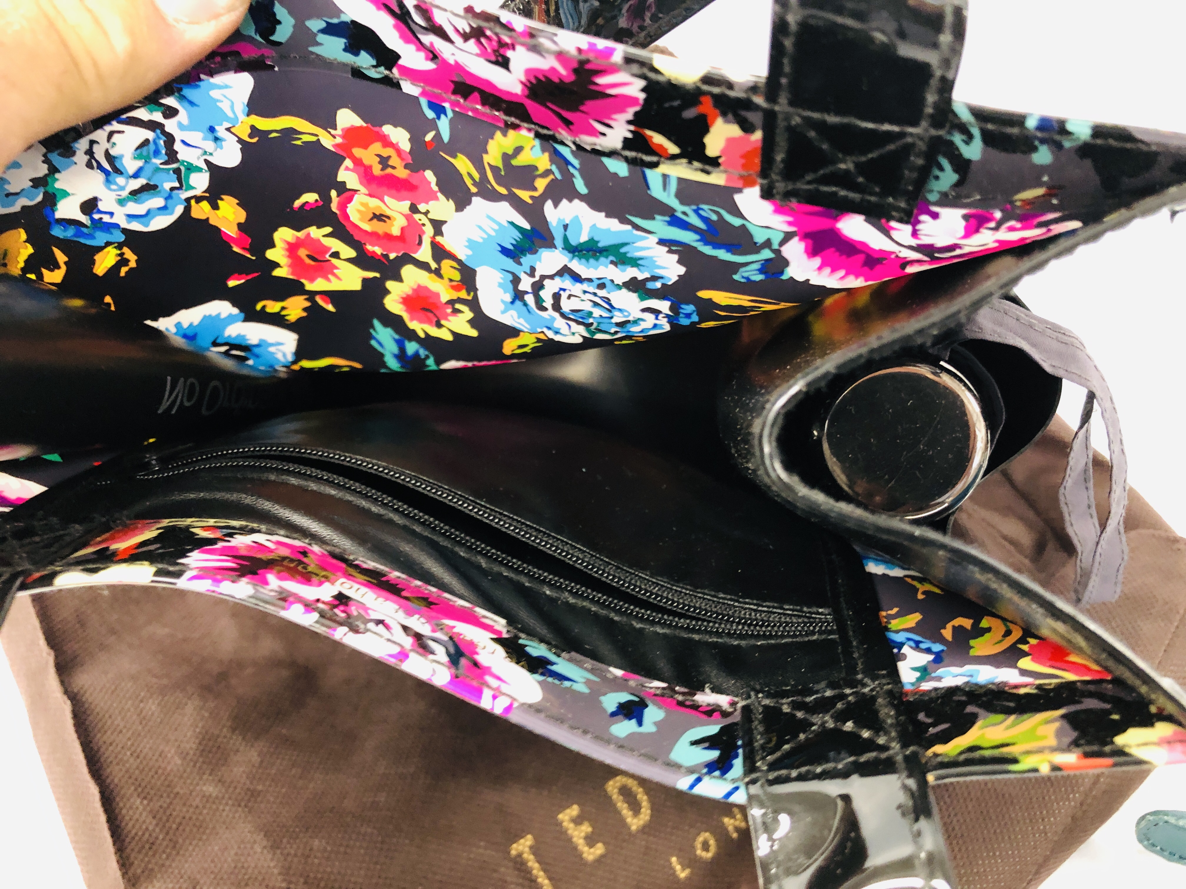 A BLUE SHOULDER BAG MARKED LO PLIAGE ALONG WITH FLORAL PATTERNED BAG AND UMBRELLA MARKED TED BAKER - Image 6 of 6