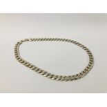 A HEAVY SILVER FLAT LINK NECKLACE LENGTH 51CM.