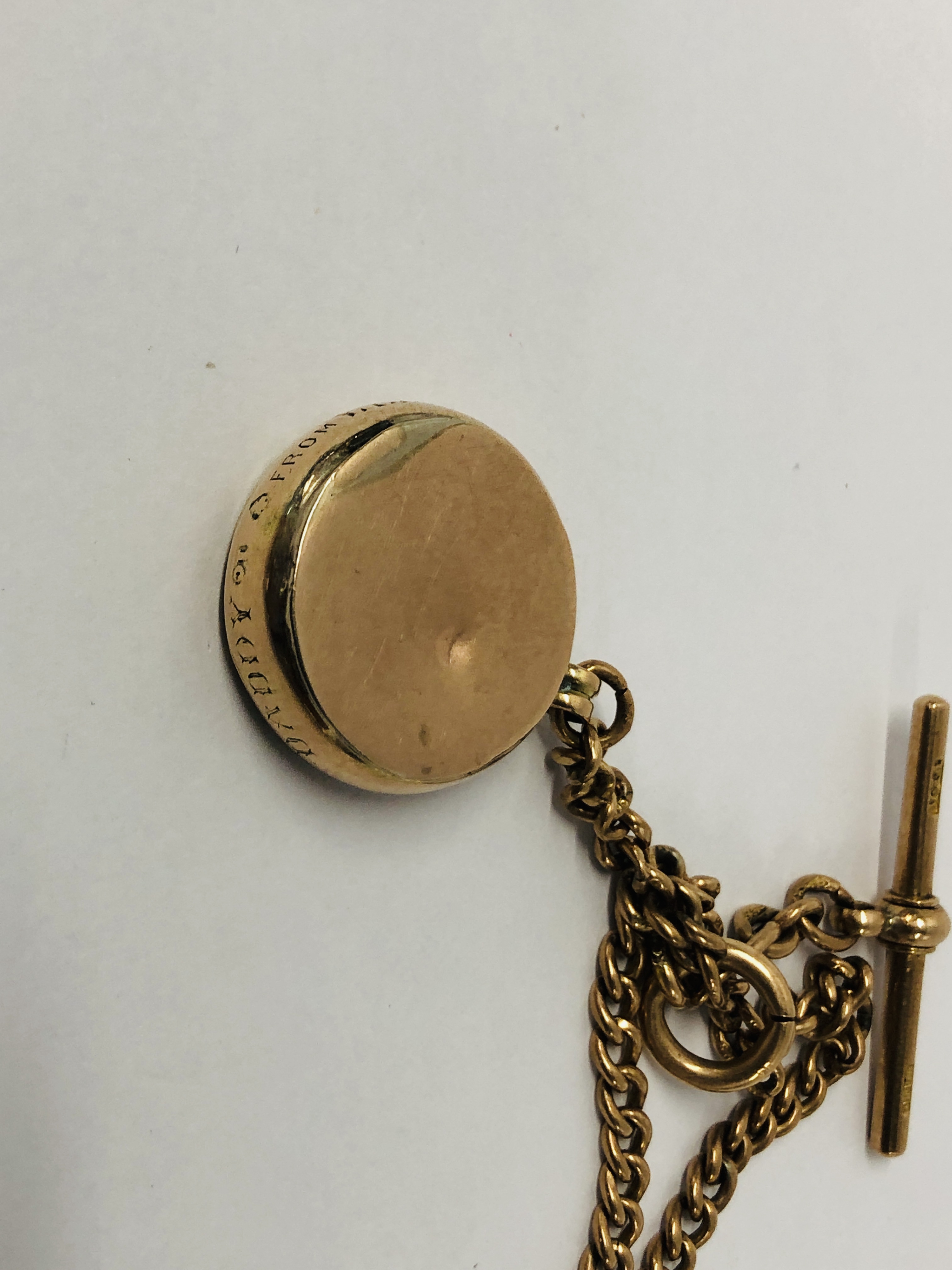 18CT GOLD CASED POCKET WATCH ON 9CT GOLD WATCH CHAIN PLUS VINTAGE YELLOW METAL FOB MARKED 10. - Image 10 of 17