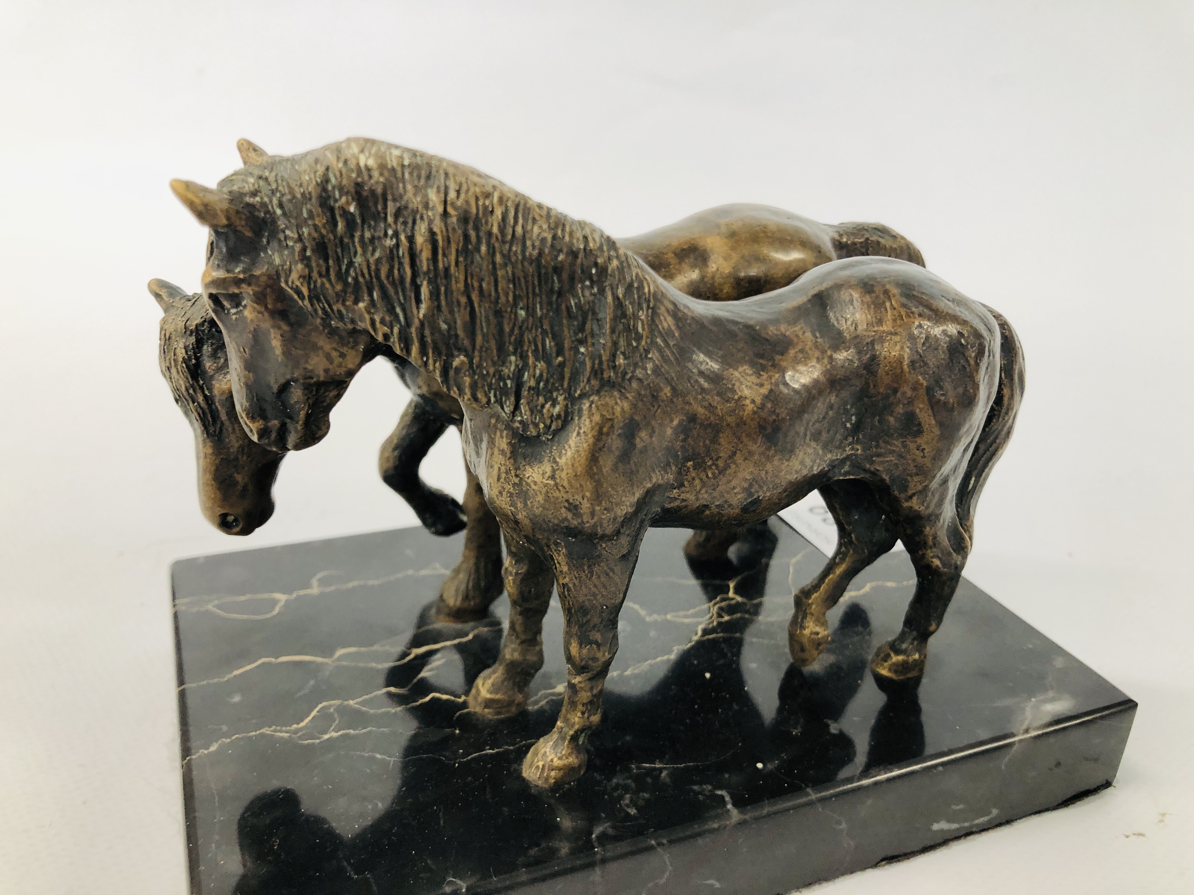 BRONZE STUDY OF TWO HORSES ON A MARBLE BASE (UNSIGNED). - Image 2 of 4