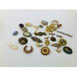 BOX OF VINTAGE BROOCHES TO INCLUDE MICRO MOSAIC ETC.