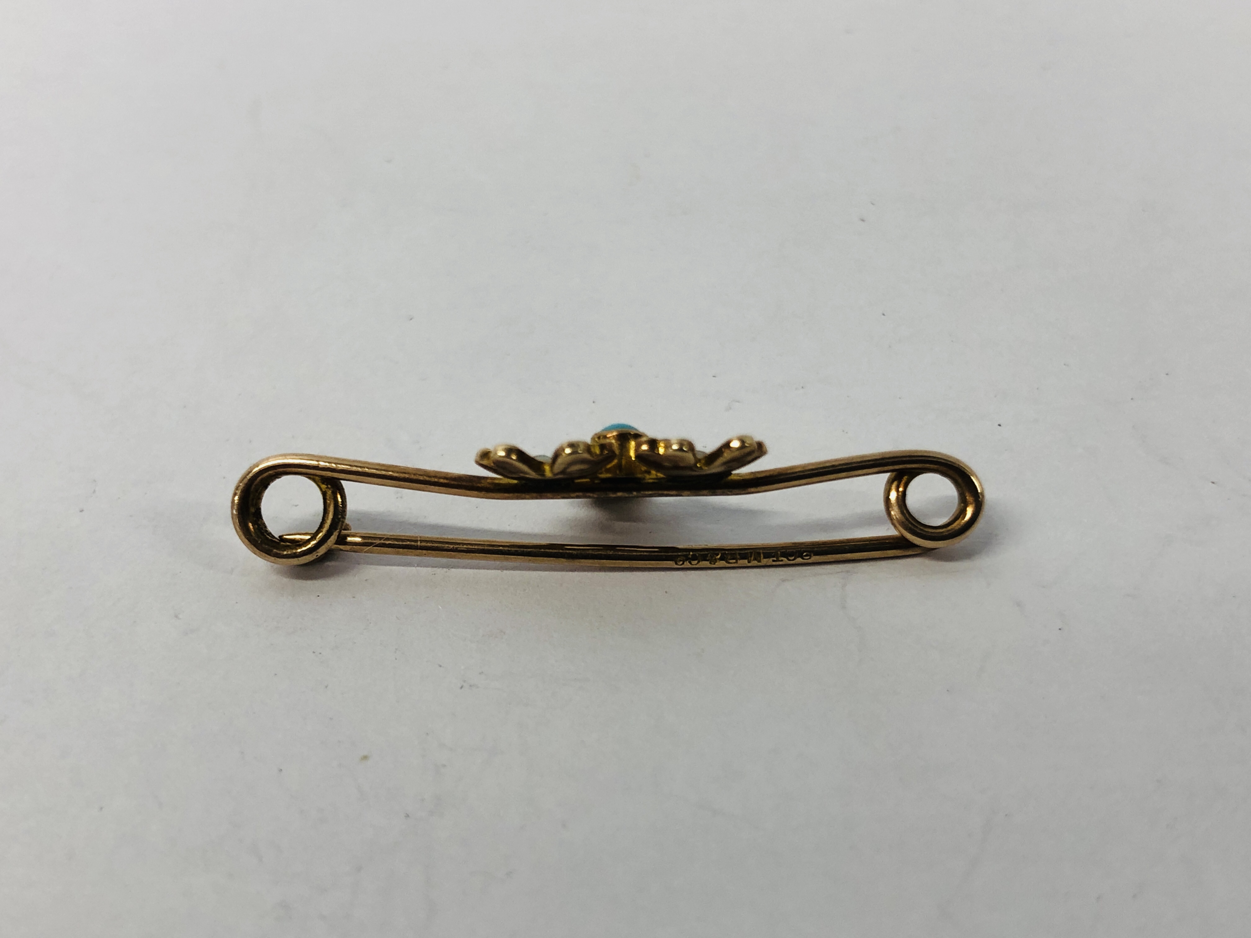 A "MURRLE BENNETT" 9CT GOLD TURQUOISE AND SEED PEARL BAR BROOCH. - Image 3 of 6