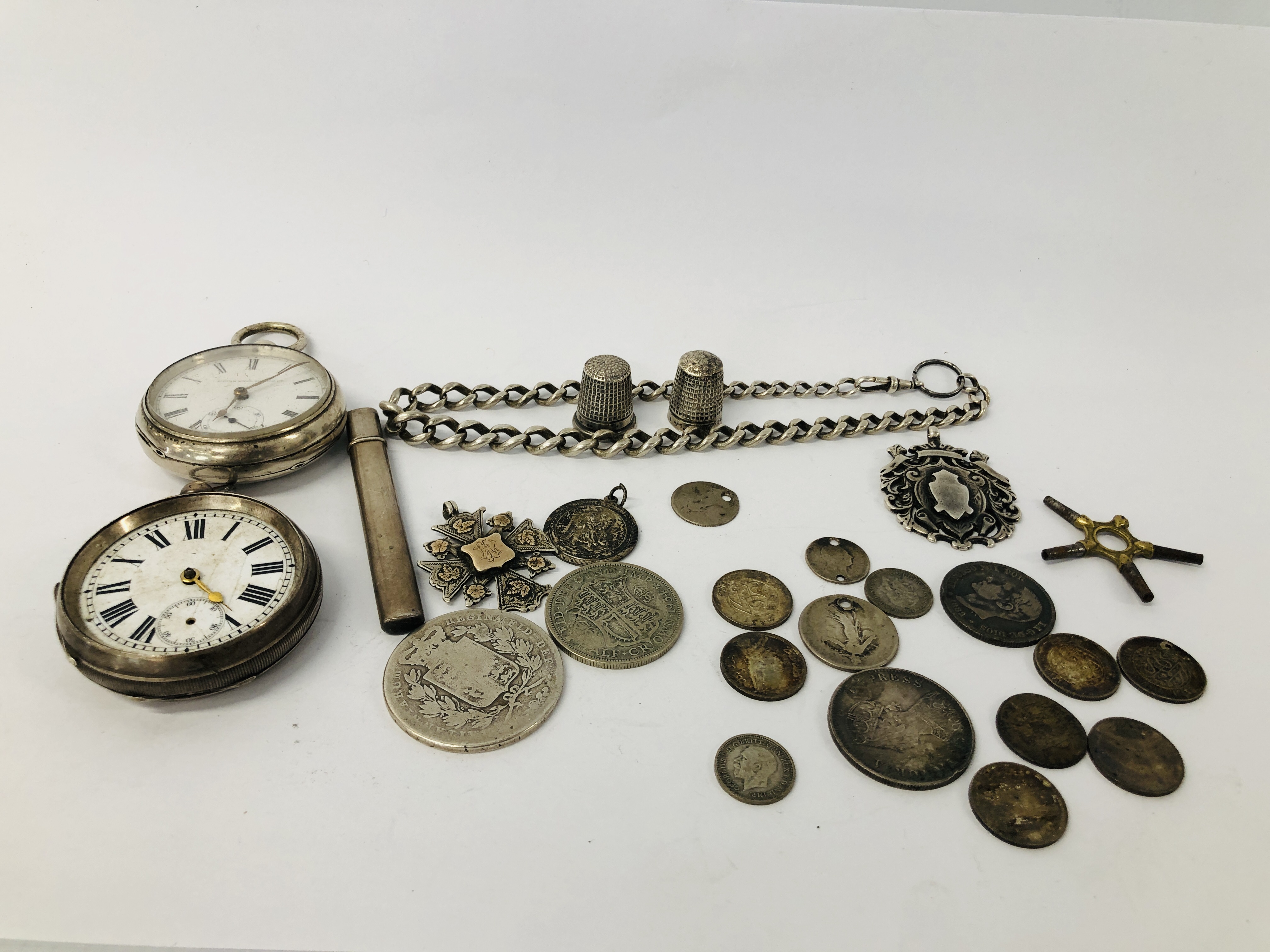 COLLECTION OF VINTAGE SILVER TO INCLUDE COINAGE, WATCH CHAIN,