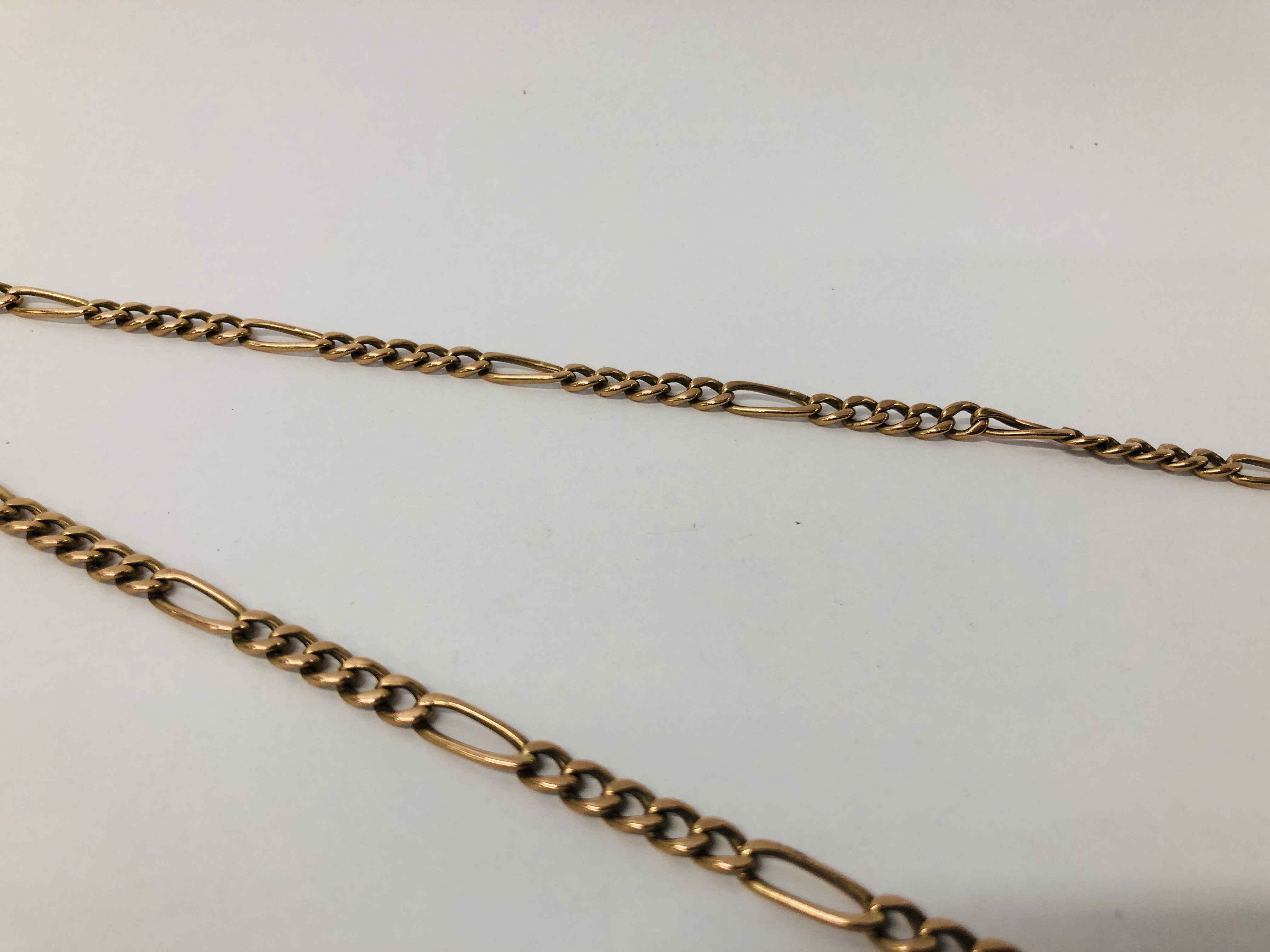 A 9CT GOLD FIGARO LINK NECKLACE LENGTH 64CM. - Image 3 of 7