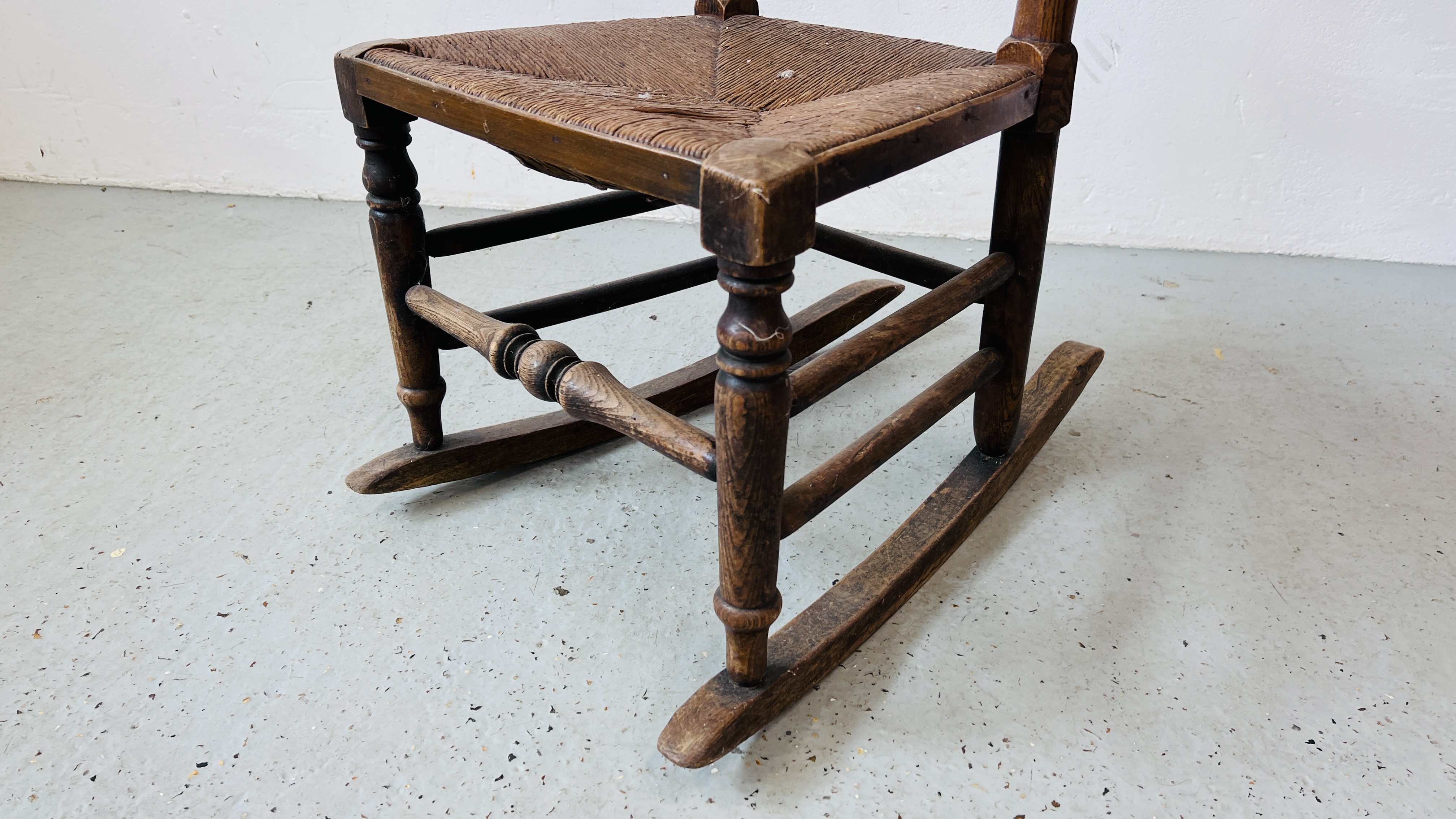 VICTORIAN OAK ROCKING CHAIR WITH REEDED SEAT. - Image 4 of 6