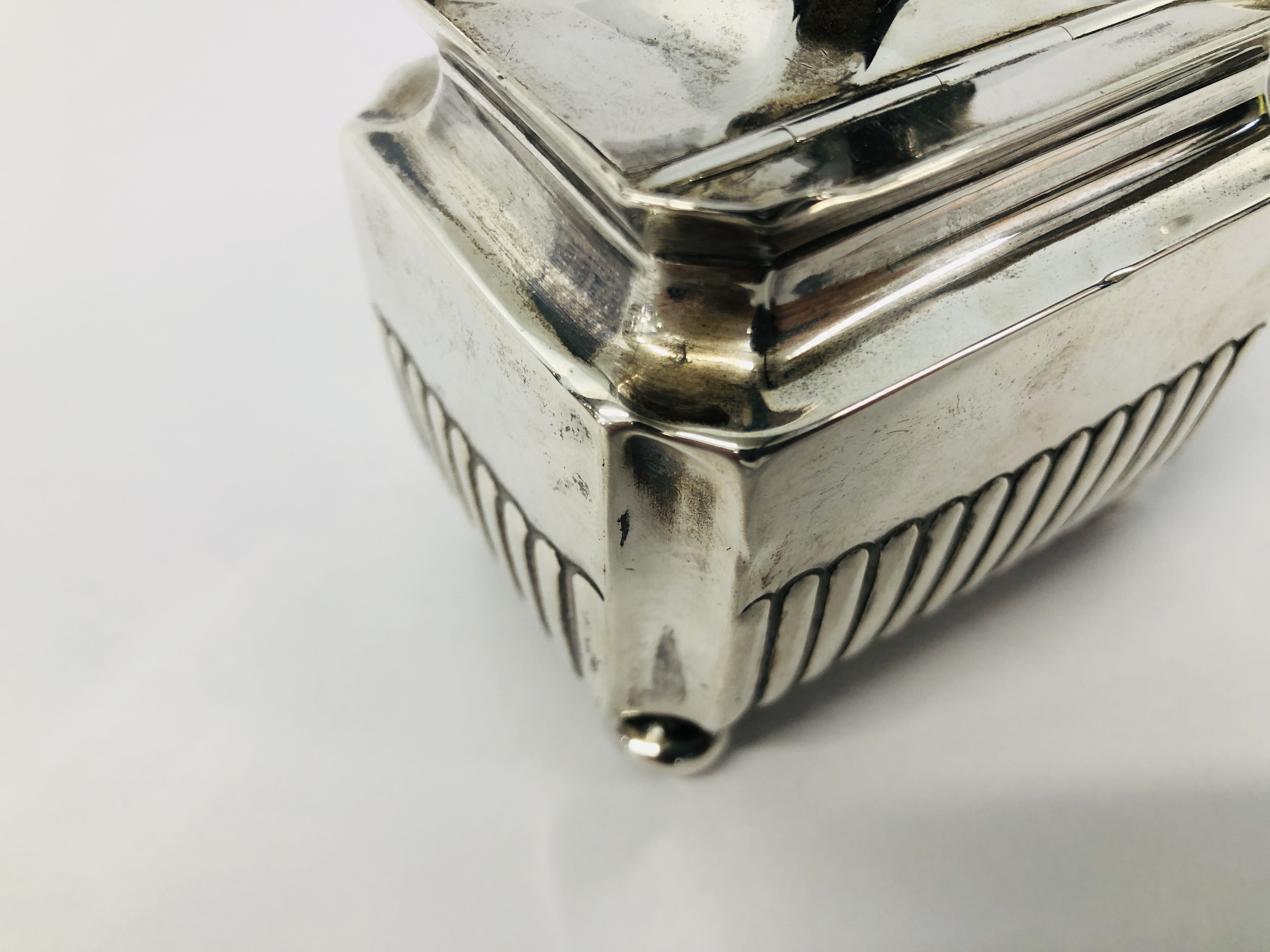 ANTIQUE SILVER CADDY OF RECTANGLE FORM HAVING REEDED DETAIL W 8CM, D 5.5CM, H 6. - Image 9 of 15