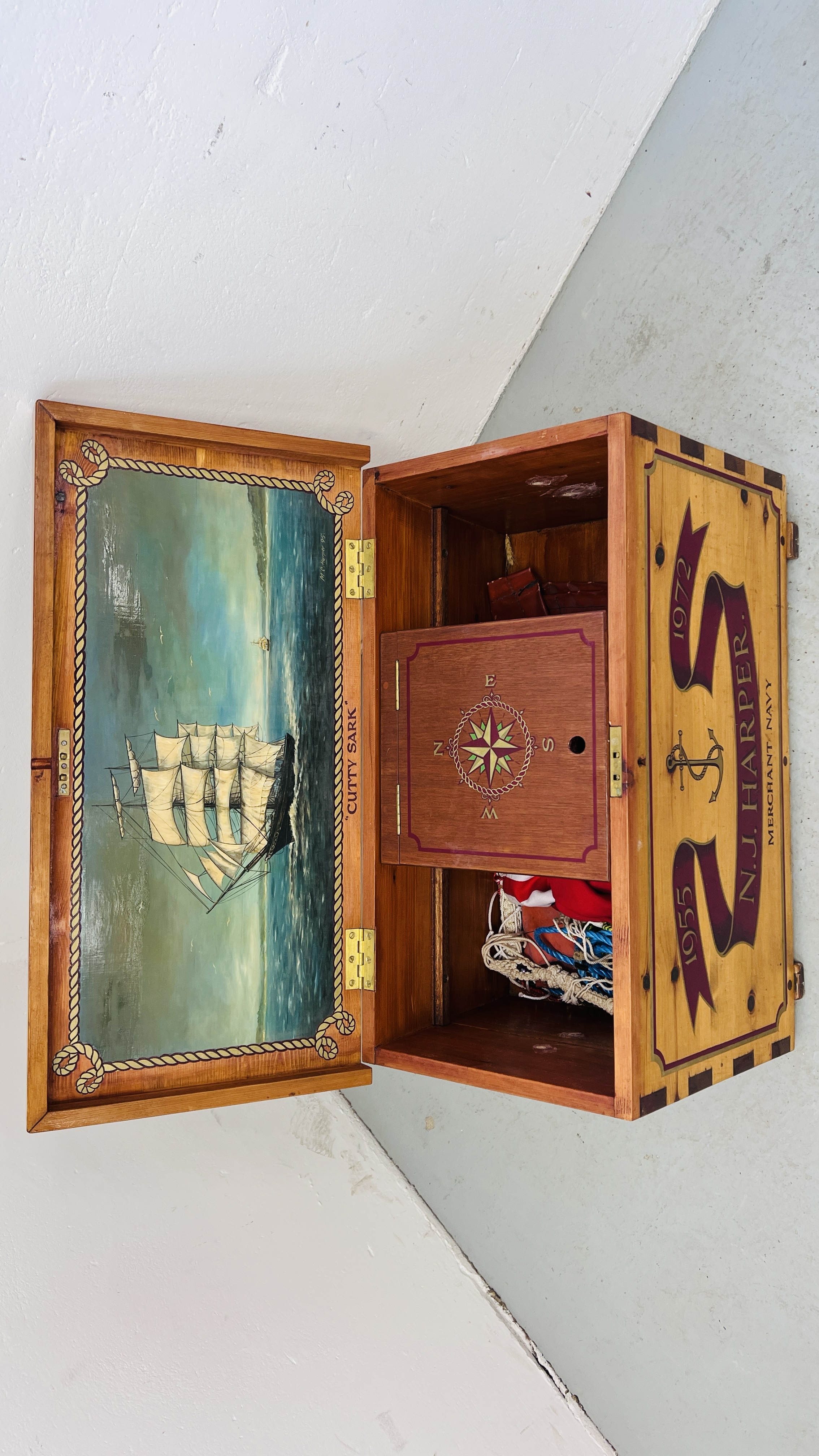 A WAXED PINE REPRODUCTION SEAMANS KIT BOX COMPLETE WITH BECKETT HANDLES AND UNION JACK FLAGS - Image 8 of 16