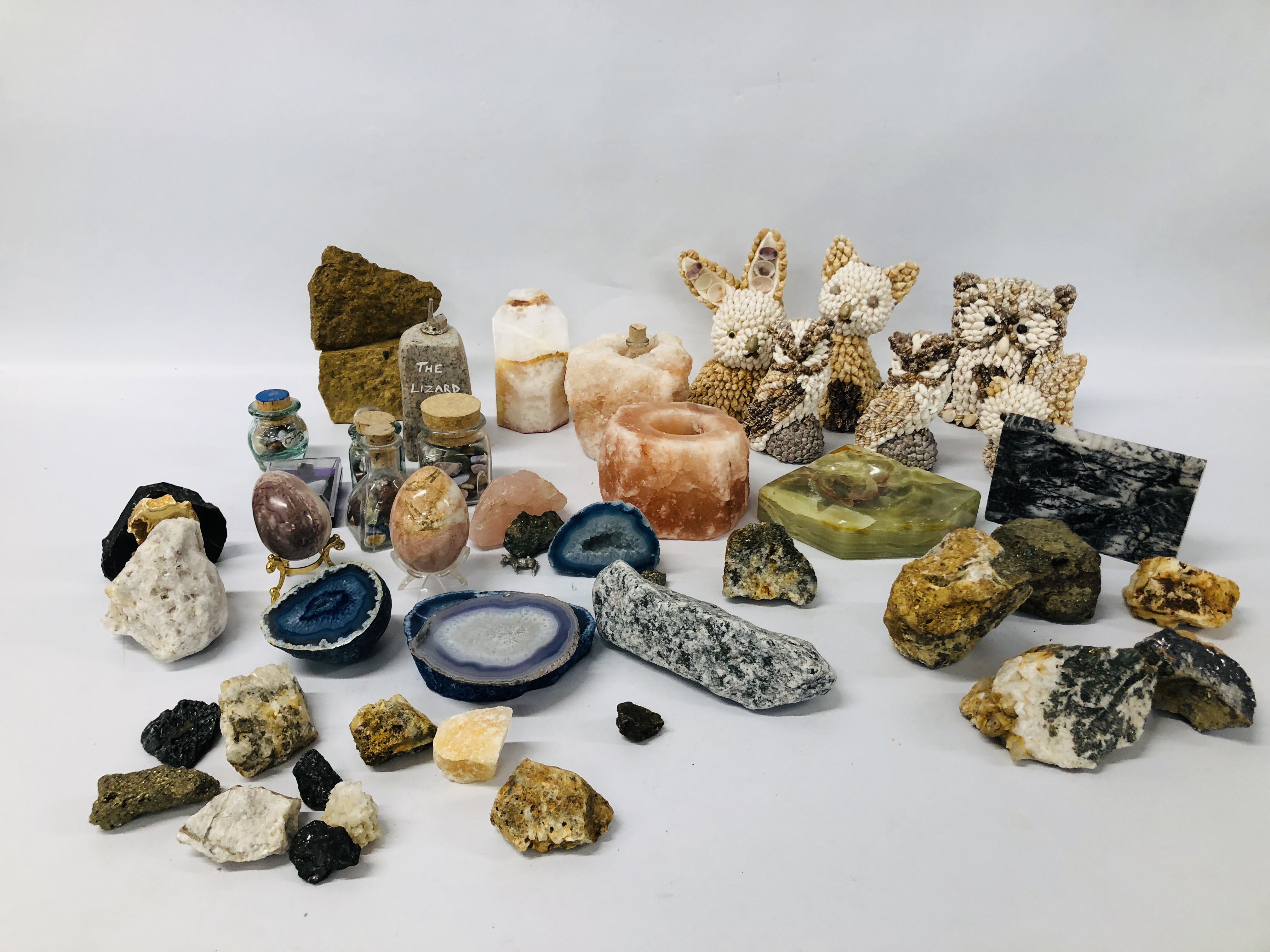 BOX OF ASSORTED HARDSTONE AND CRYSTAL SAMPLES ETC + SIX SHELL ANIMALS AND BIRDS.