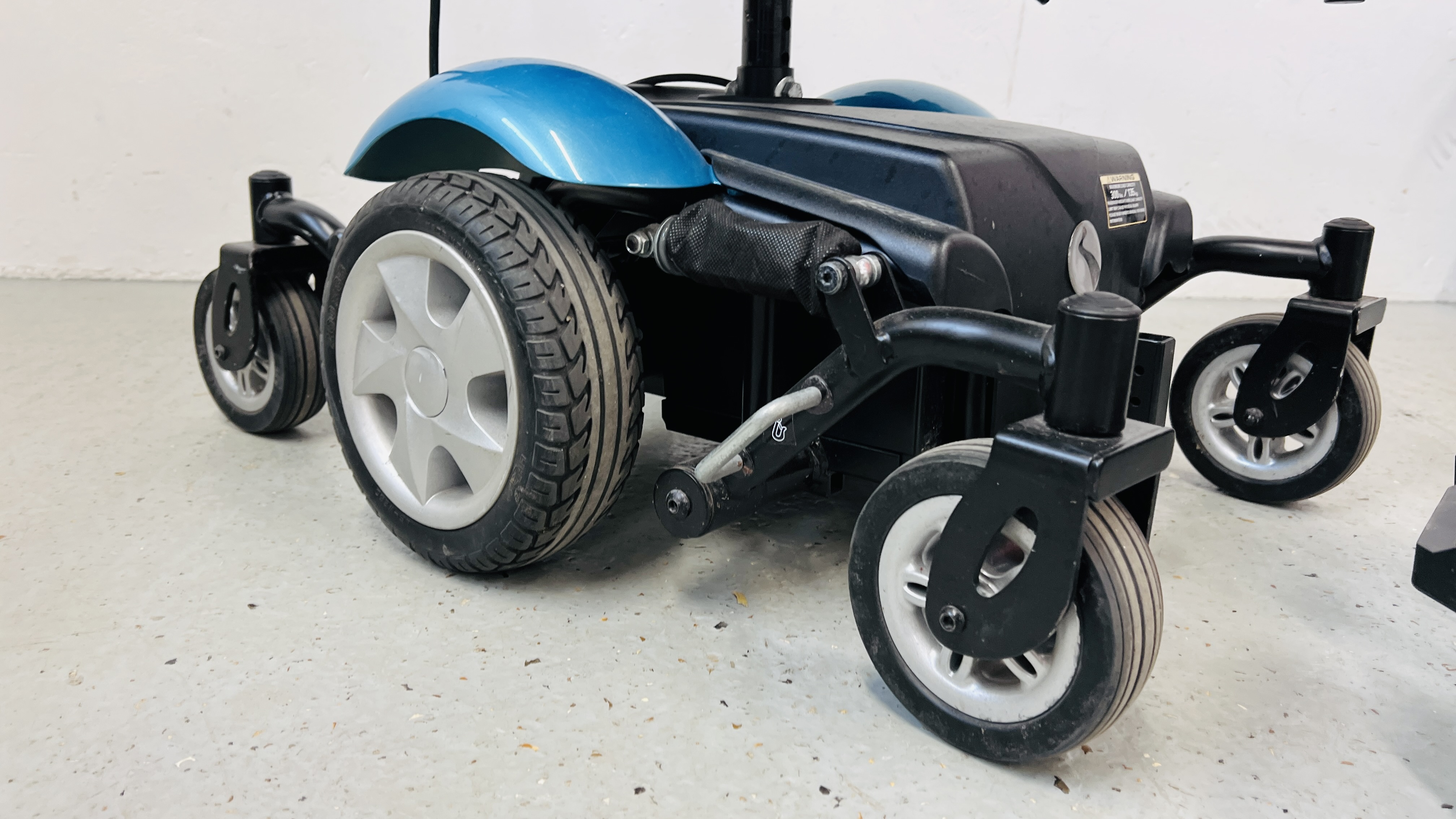 A RASCAL RIALTO POWERCHAIR COMPLETE WITH CHARGER, - Image 4 of 11