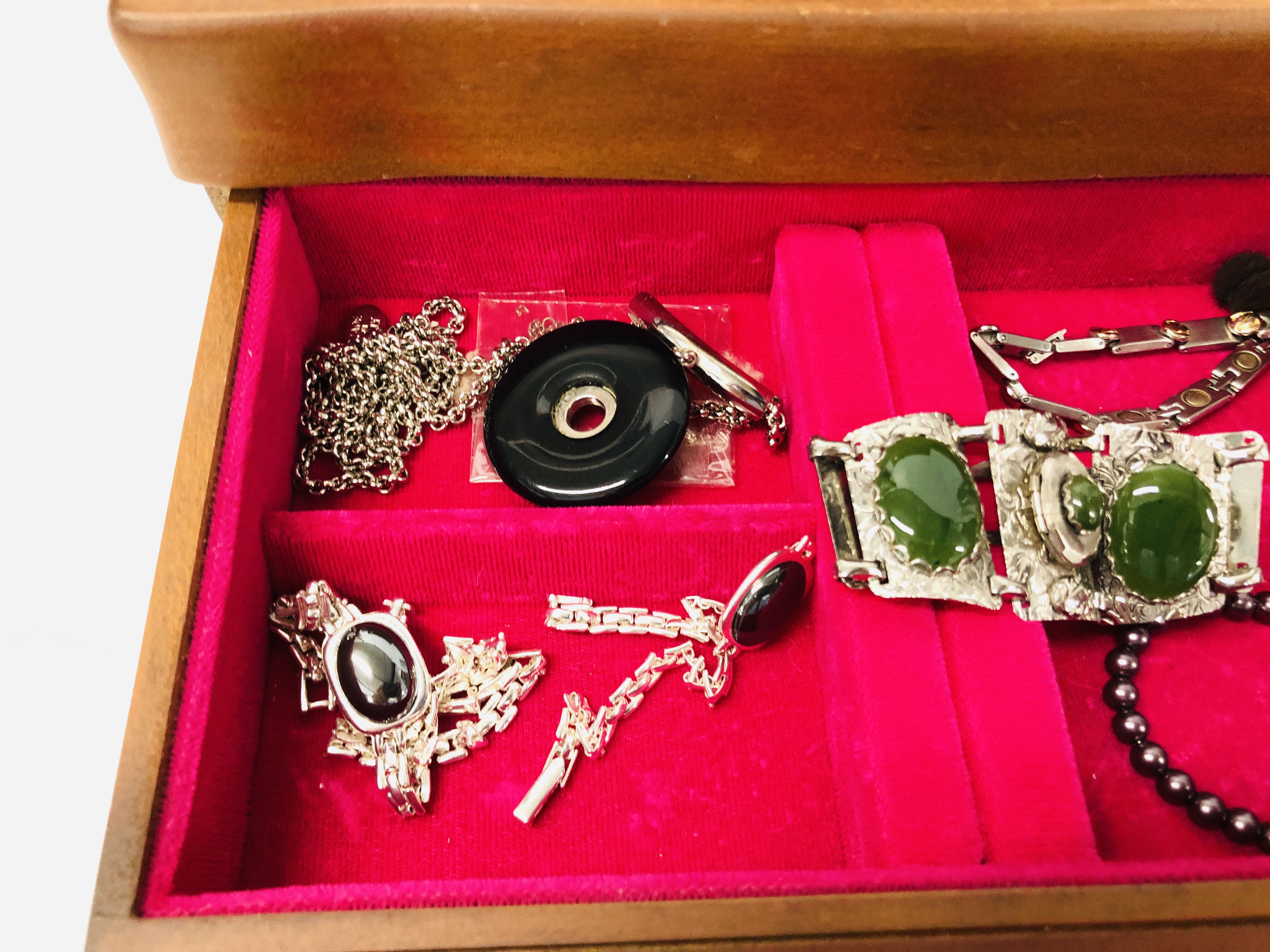 JEWELLERY BOX AND CONTENTS TO INCLUDE DESIGNER SILVER NECKLACES, - Image 2 of 8