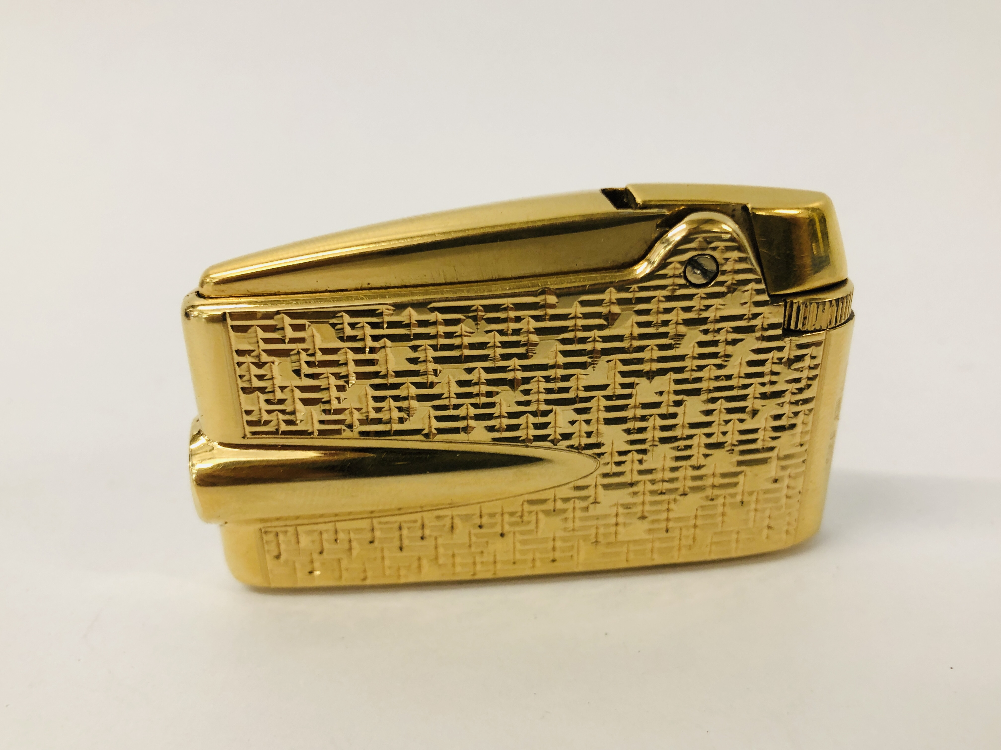 A RONSON ADONIS VARAFLAME GOLD FINISH POCKET CIGARETTE LIGHTER STAMPED "RPLD" AND "9.375". - Image 6 of 9