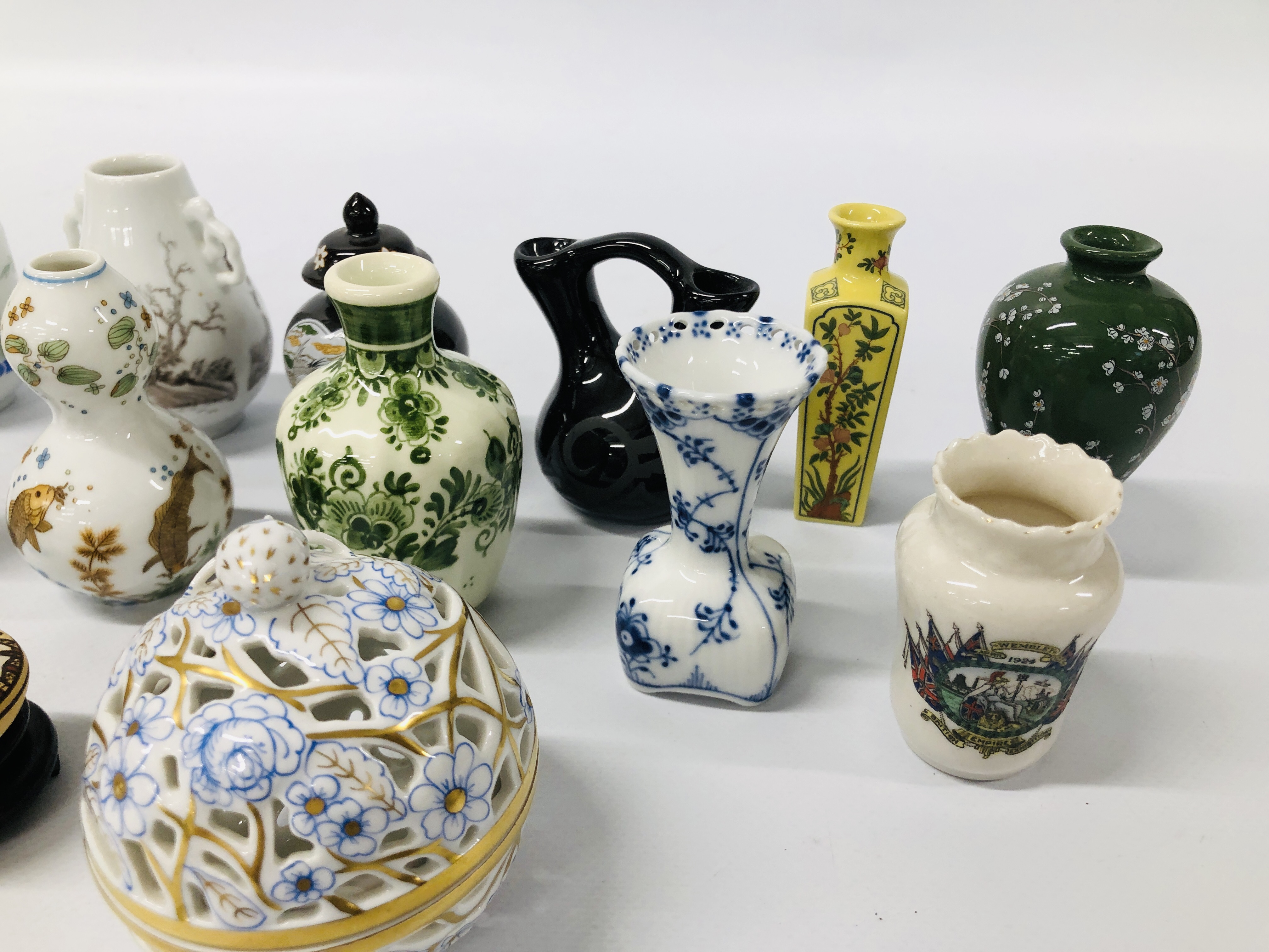 COLLECTION OF ASSORTED MINATURE VASES TO INCLUDE DELFT, - Image 4 of 11