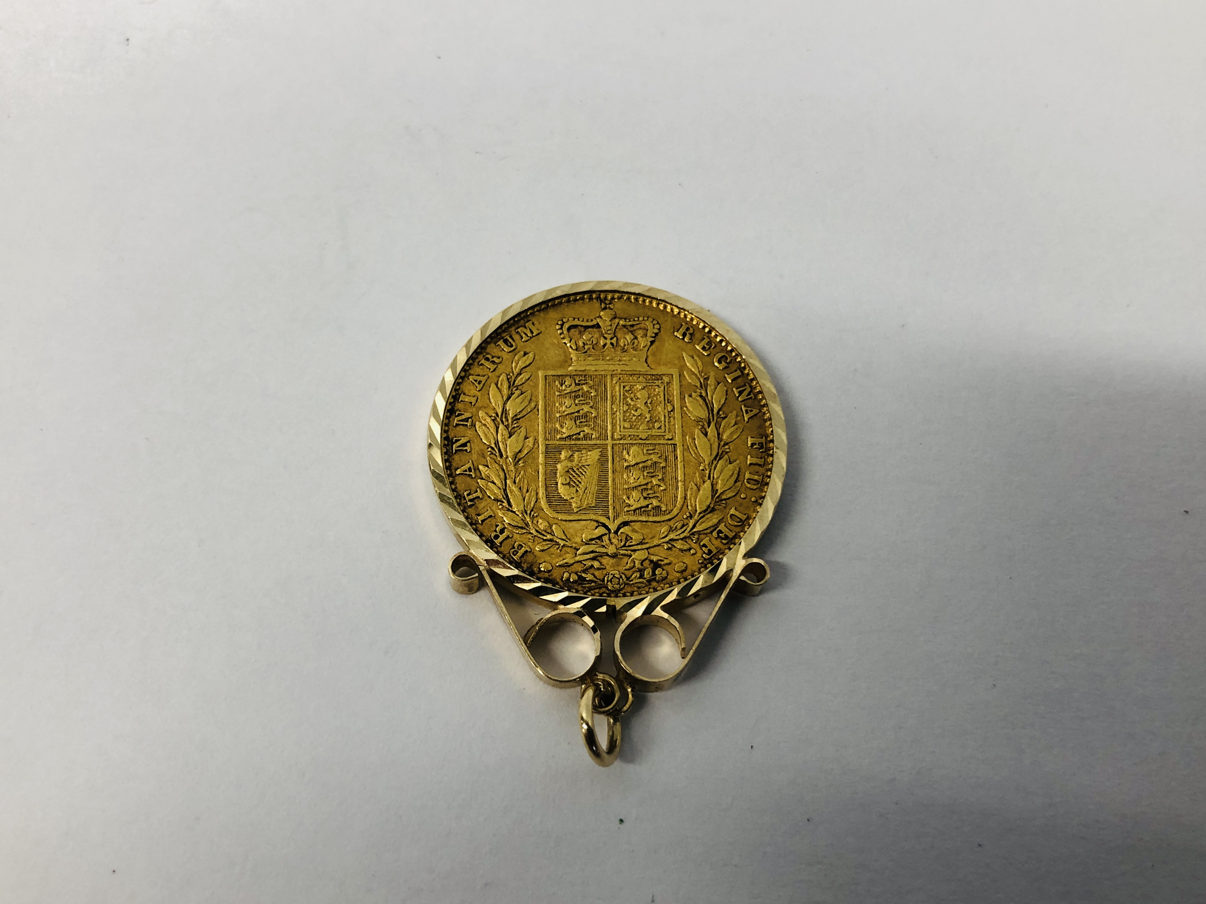 1852 GOLD SOVEREIGN - VICTORIA YOUNG HEAD SHIELD BACK LONDON IN 9CT GOLD PENDANT MOUNT. - Image 6 of 7