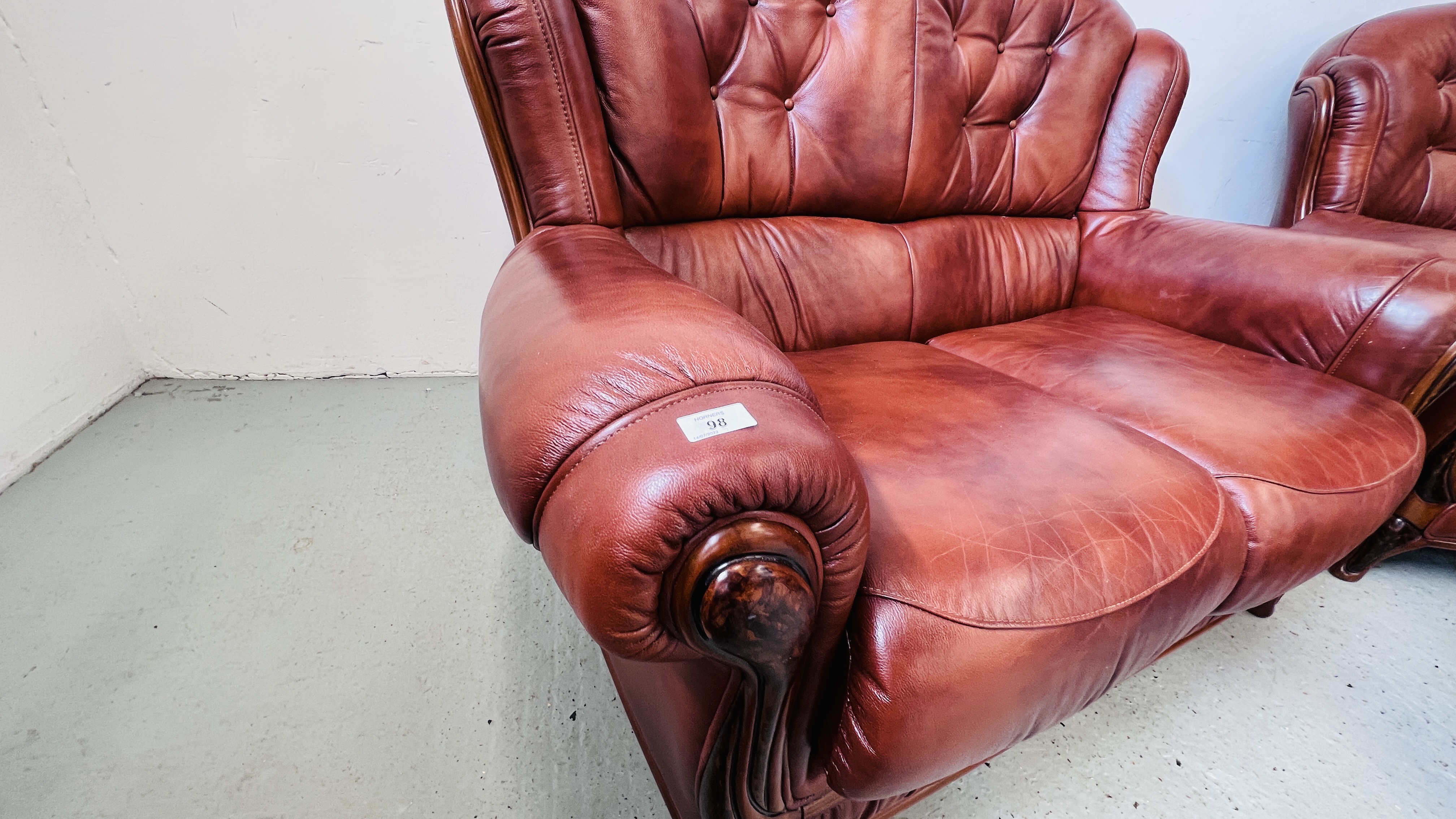 A TAN LEATHER THREE PIECE LOUNGE SUITE WITH MATCHING FOOT STOOL. - Image 8 of 11