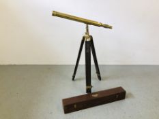 A VINTAGE BRASS TELESCOPE IN FITTED WOODEN TRAVEL BOX ALONG WITH ADJUSTABLE BRASS AND WOODEN LEGGED