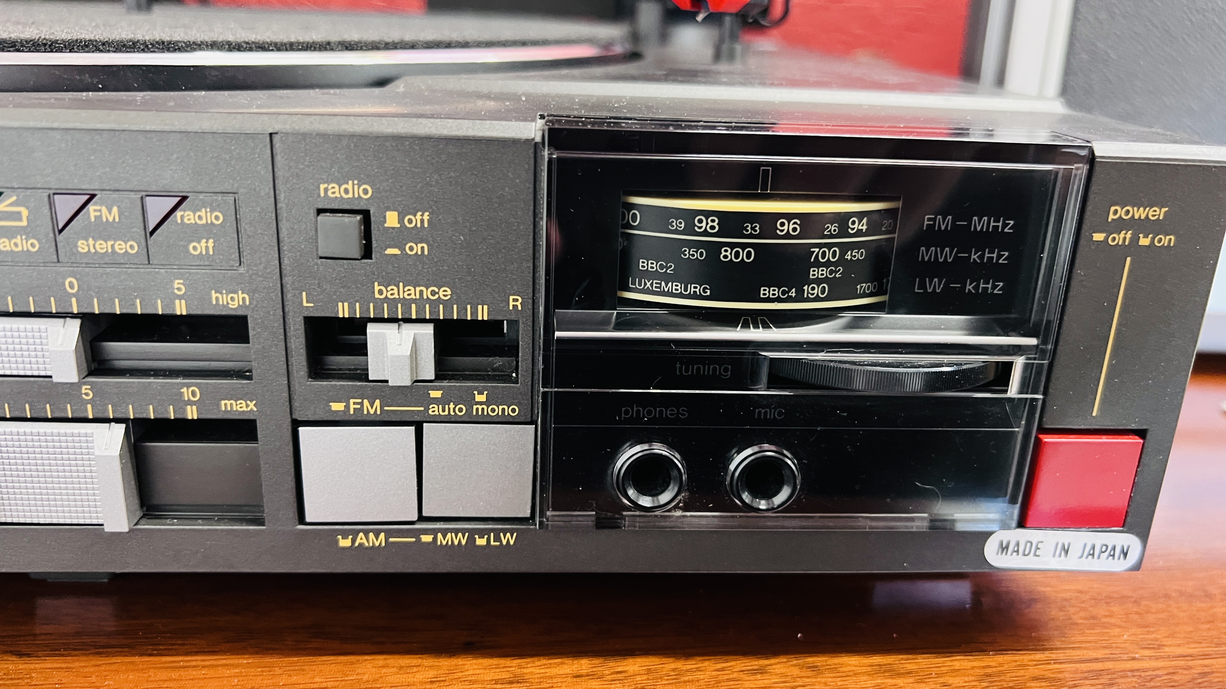 A VINTAGE PANASONIC STEREO MUSIC SYSTEM WITH TURNTABLE AND SPEAKERS MODEL SG-X10 ALONG WITH A SONY - Image 4 of 7