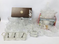 COLLECTION OF GLASS WARE TO INCLUDE MOULDED AND CUT GLASS BOWLS AND BASKET,