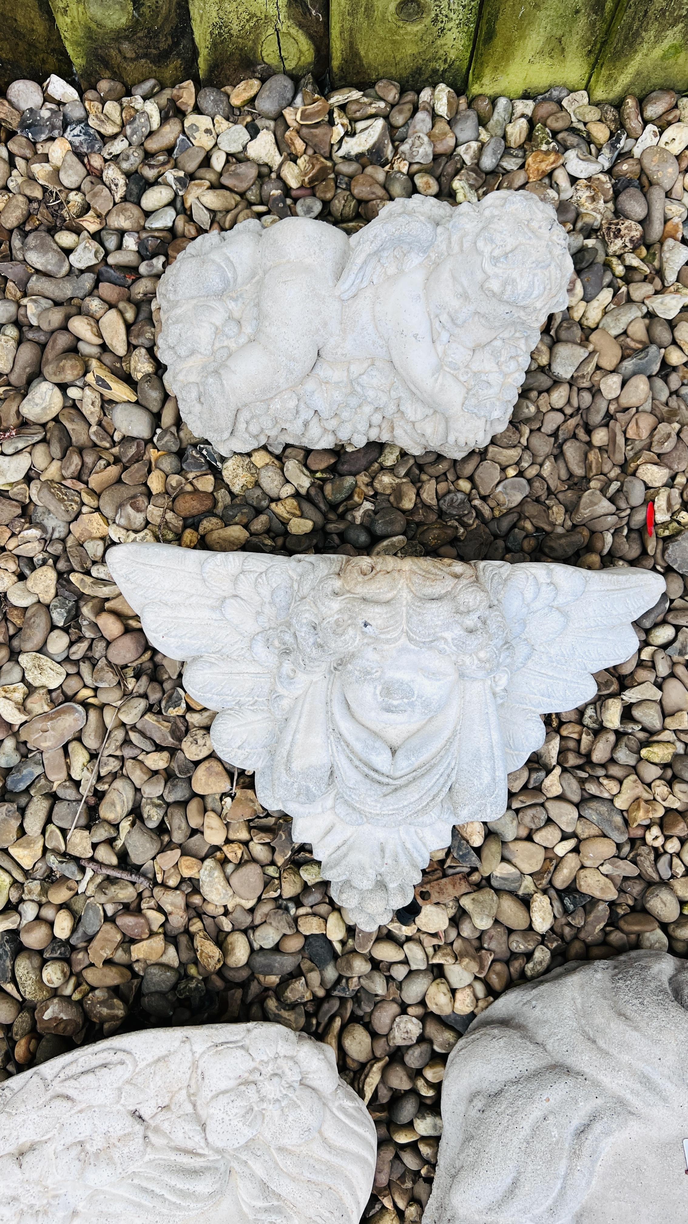 A COLLECTION OF STONEWORK GARDEN FEATURES TO INCLUDE LION HEAD MASK, DECO WALL POCKET, - Image 4 of 4