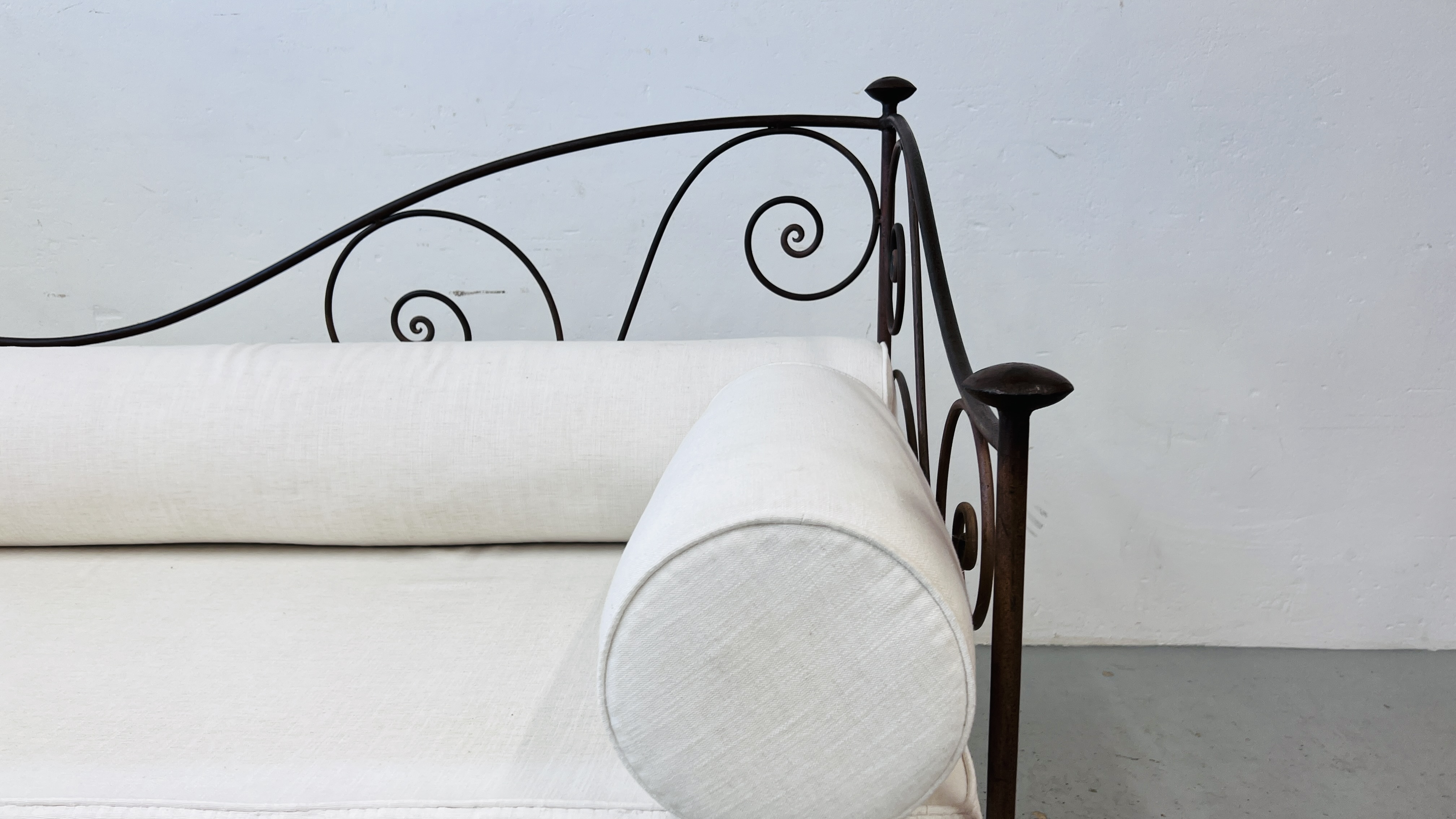 A FRENCH STYLE METALCRAFT CHAISE LOUNGE WITH CREAM UPHOLSTERED BASE AND BOLSTER CUSHIONS LENGTH - Image 7 of 13