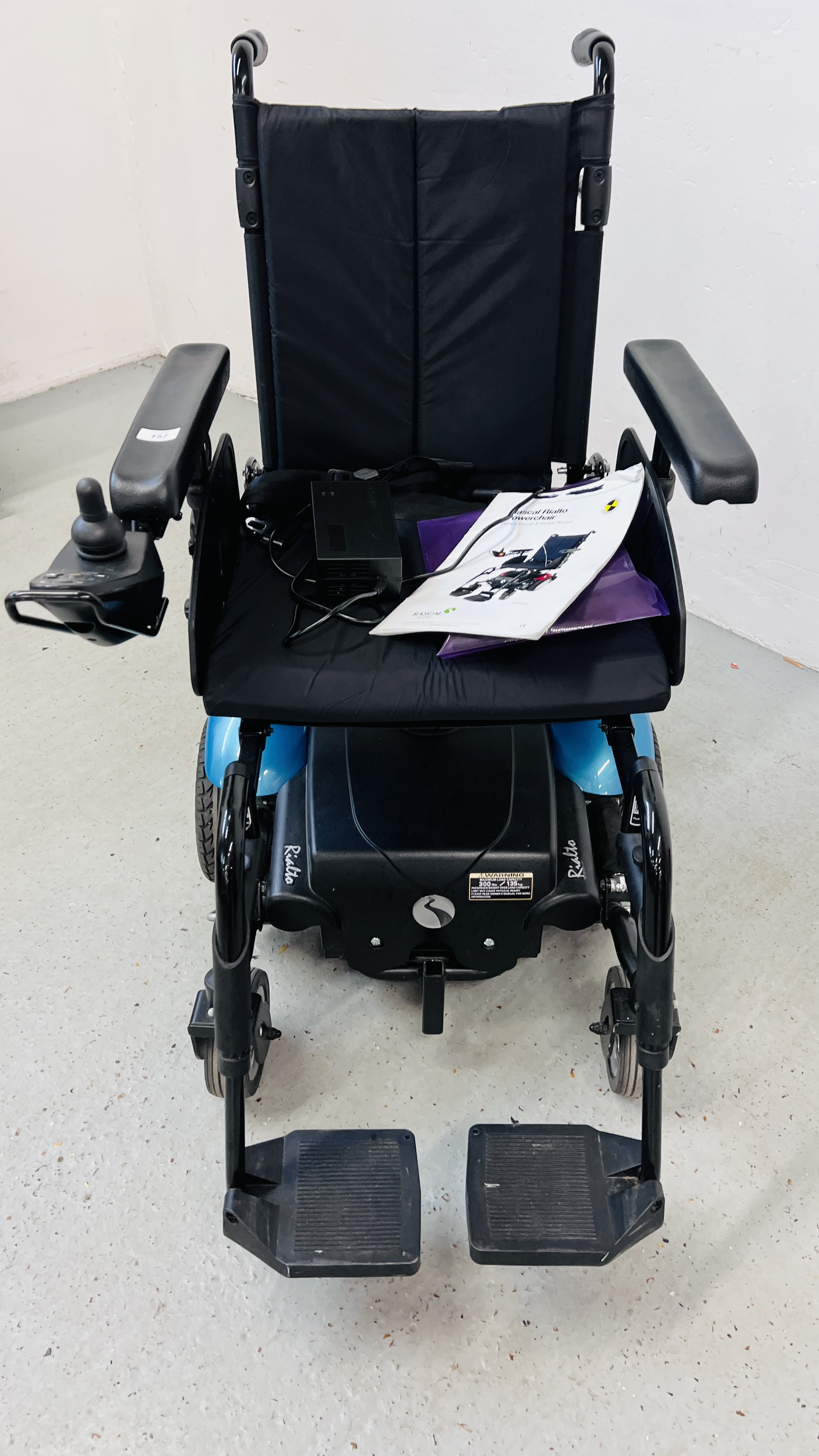 A RASCAL RIALTO POWERCHAIR COMPLETE WITH CHARGER, - Image 6 of 11