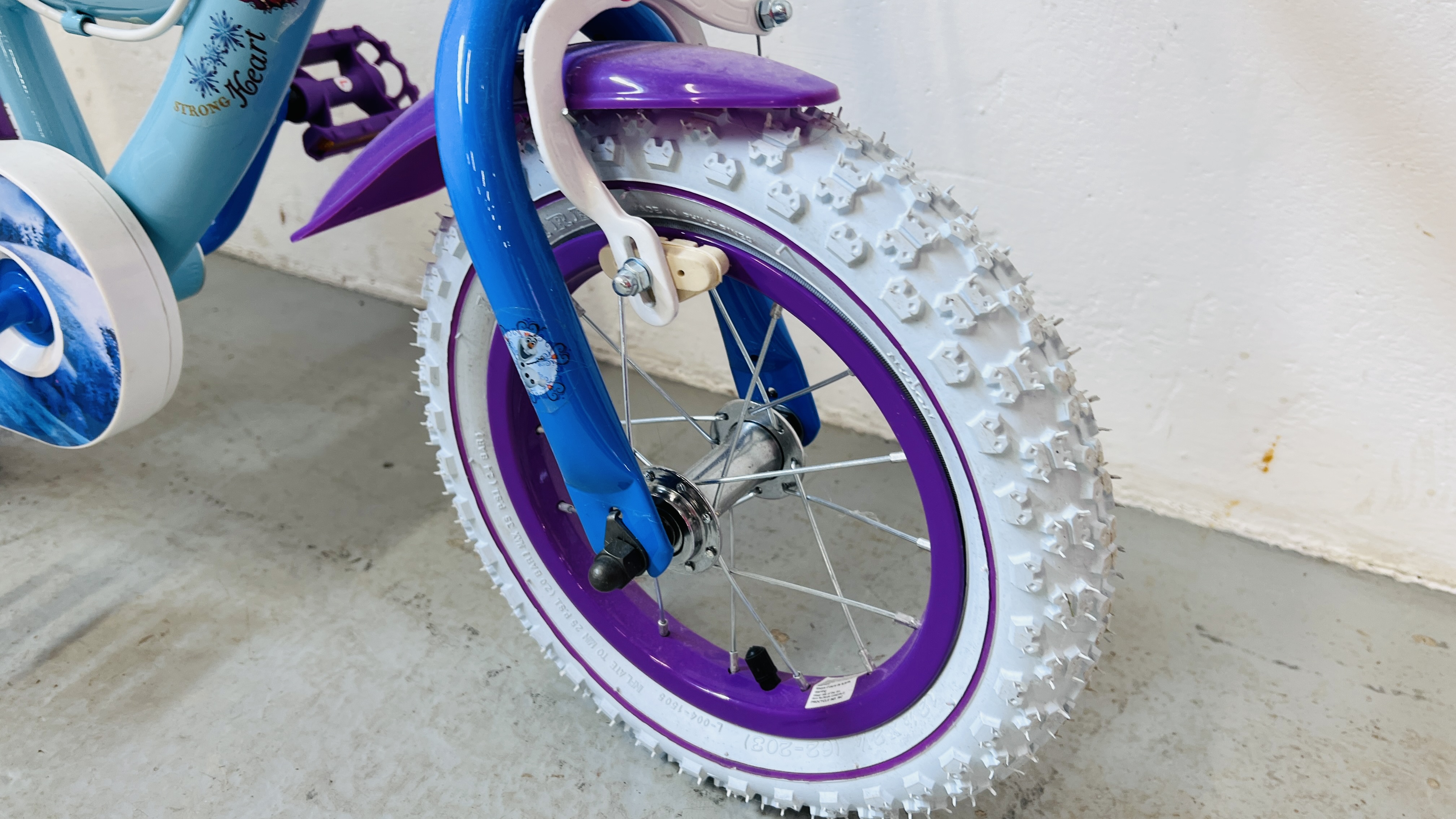 AN AS NEW GIRLS BIKE WITH STABLISIERS "FROZEN" RELATED. - Image 5 of 9