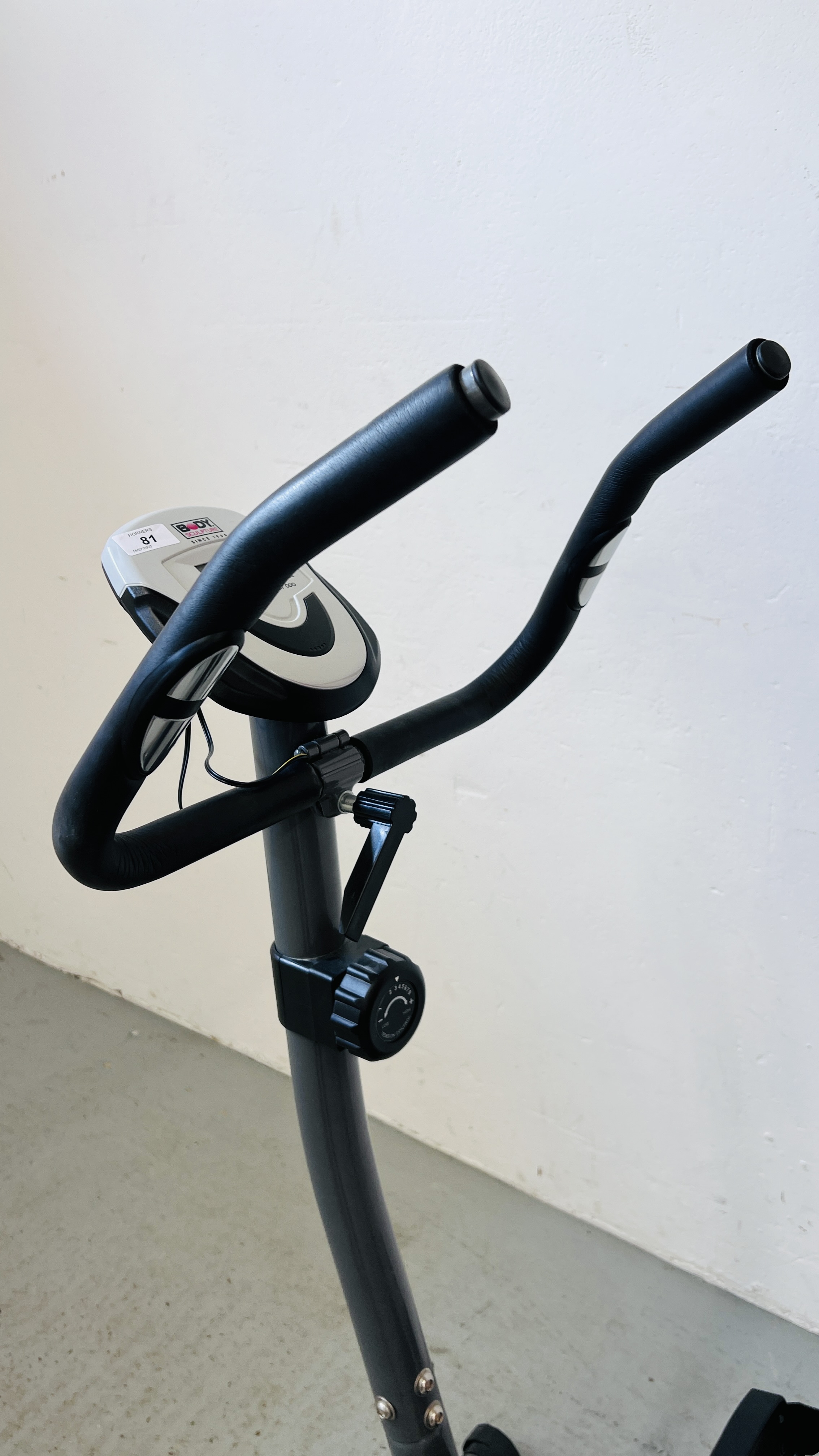 A BODY SCULPTURE SMART EXERCISE BIKE BC-1700 WITH VARIOUS EXERCISE TENSIONS AND DIGITAL DISPLAY - - Image 3 of 6