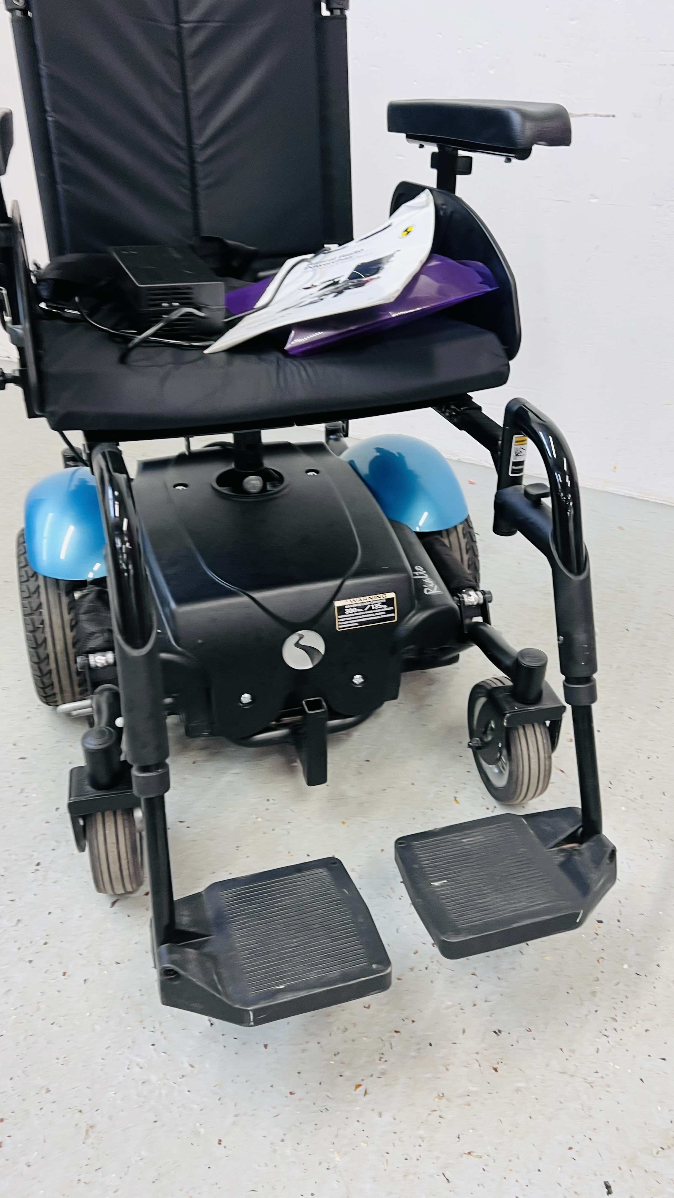 A RASCAL RIALTO POWERCHAIR COMPLETE WITH CHARGER, - Image 5 of 11