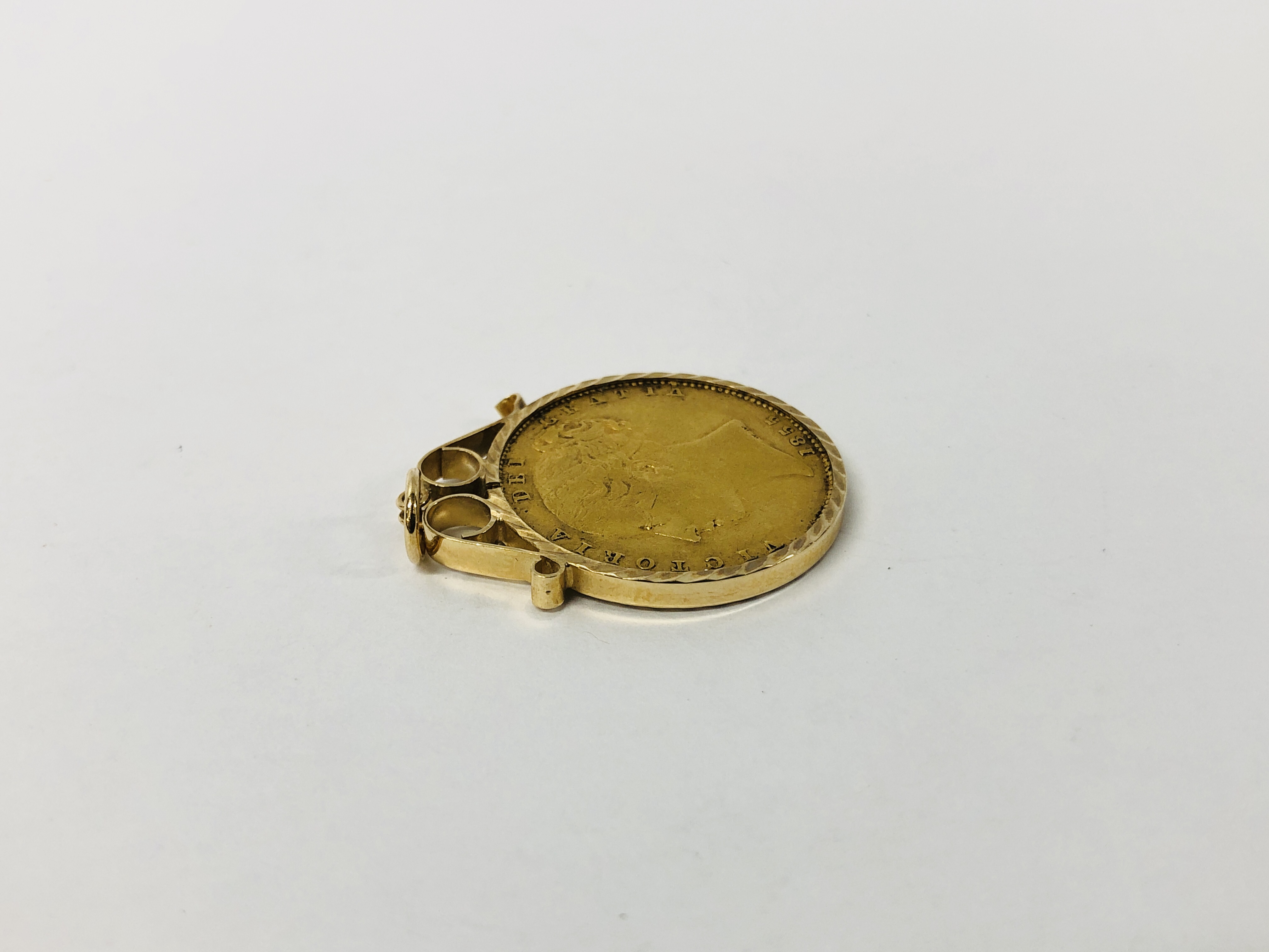1855 GOLD SOVEREIGN - VICTORIA YOUNG HEAD, SHIELD BACK LONDON IN 9CT GOLD PENDANT MOUNT. - Image 4 of 5