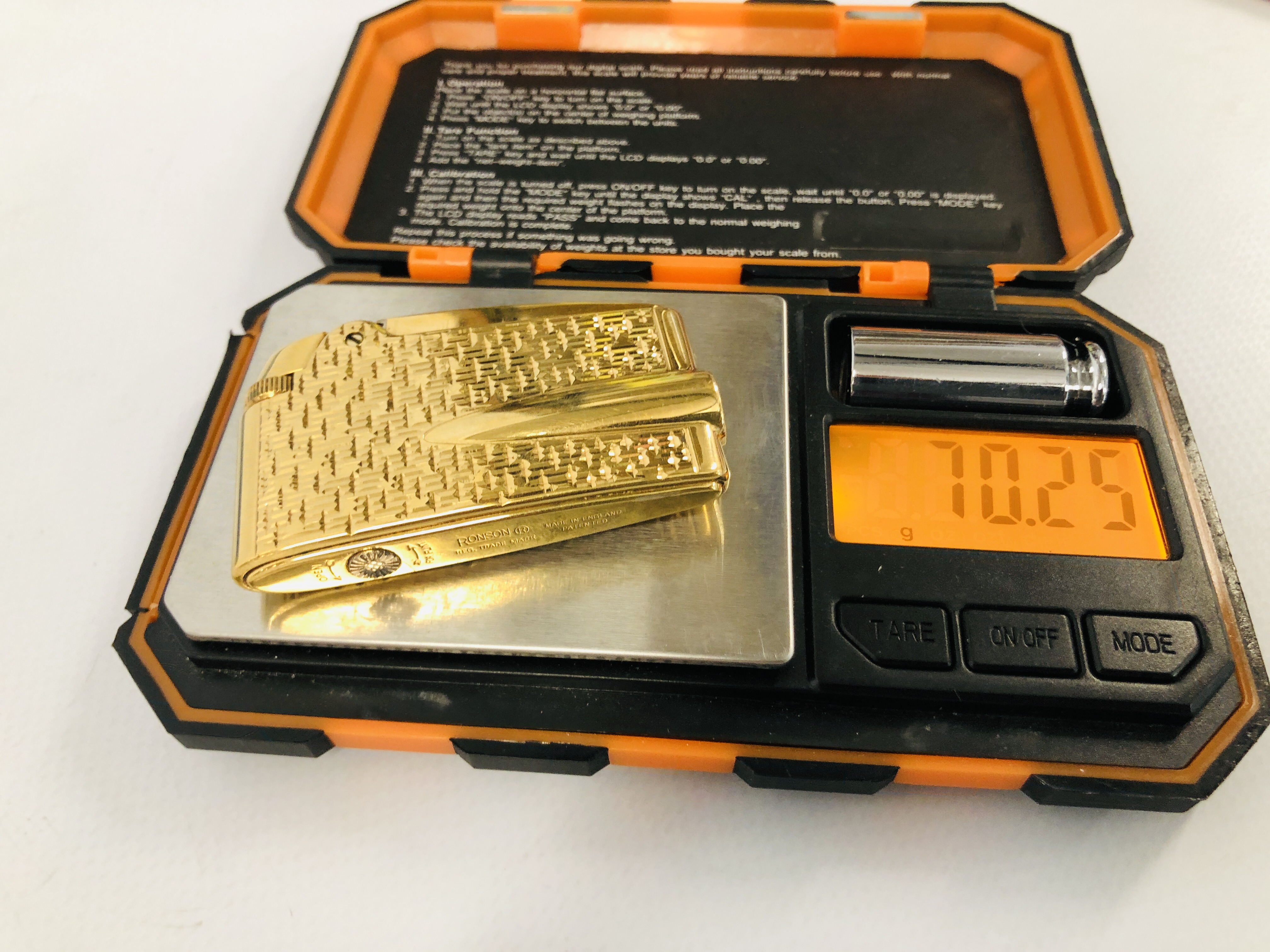 A RONSON ADONIS VARAFLAME GOLD FINISH POCKET CIGARETTE LIGHTER STAMPED "RPLD" AND "9.375". - Image 9 of 9