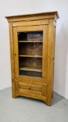 A LARGE SOLID OAK SHELVED CABINET WITH DRAWER TO BASE W 99CM, D 40CM, H 171CM.