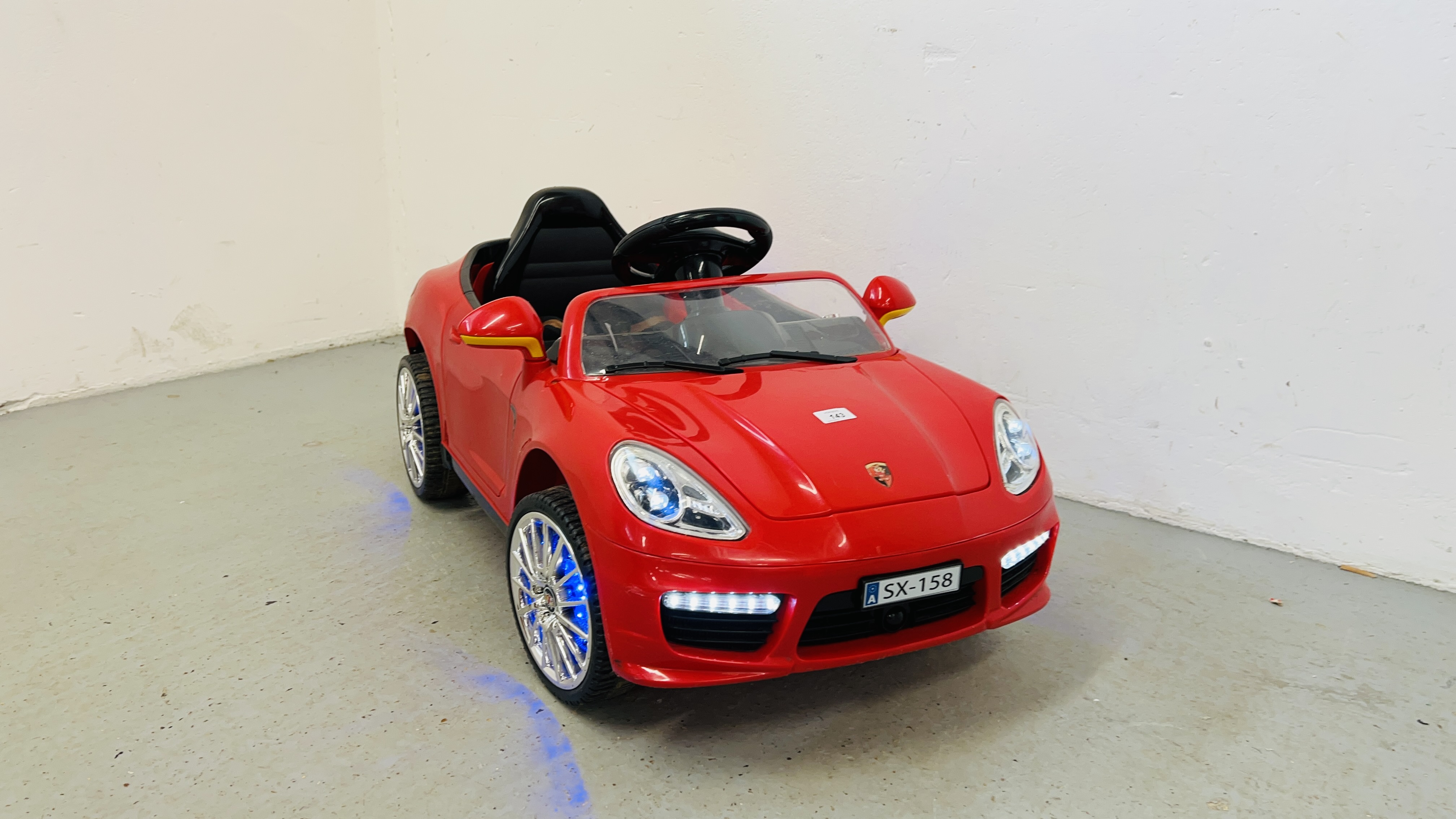 A BATTERY POWERED CHILD'S ELECTRIC CAR COMPLETE WITH CHARGER - SOLD AS SEEN. - Image 2 of 8