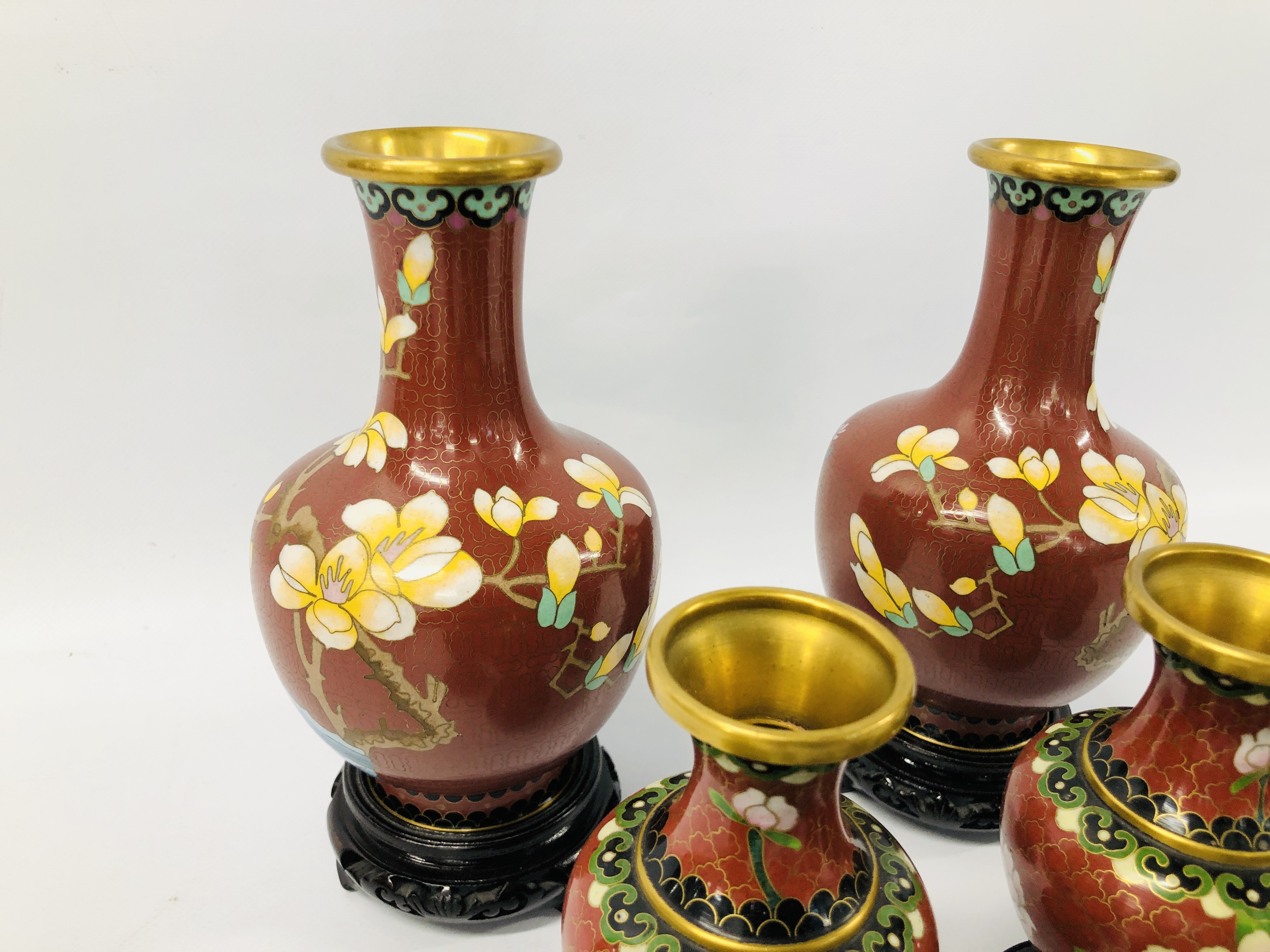 COLLECTION OF CLOISONNE VASES SOME HAVING CARVED HARDWOOD STANDS 10 IN TOTAL ALONG WITH A CLOISONNE - Image 5 of 7