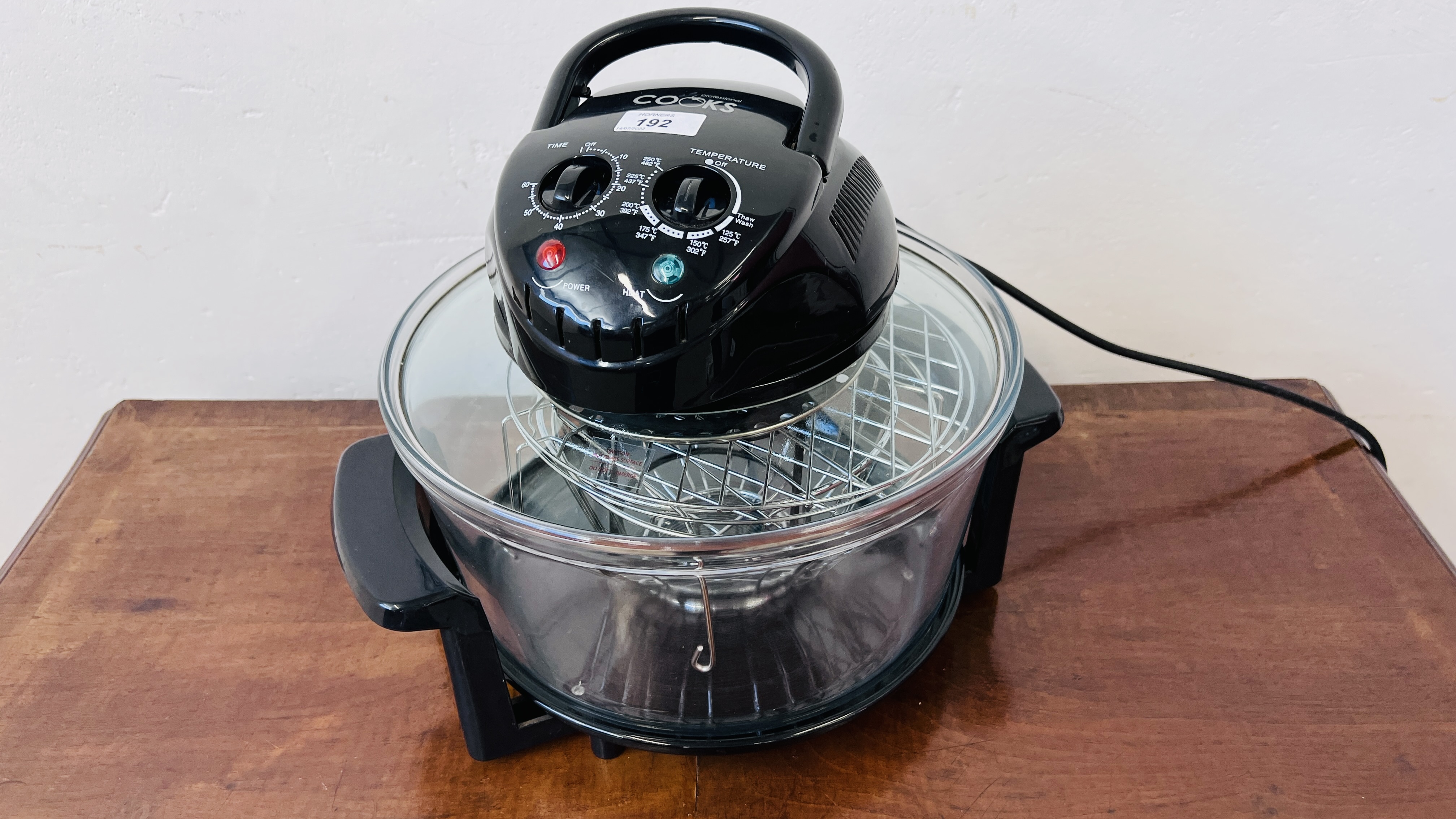 A PROFESSIONAL COOKS HALOGEN OVEN - SOLD AS SEEN.