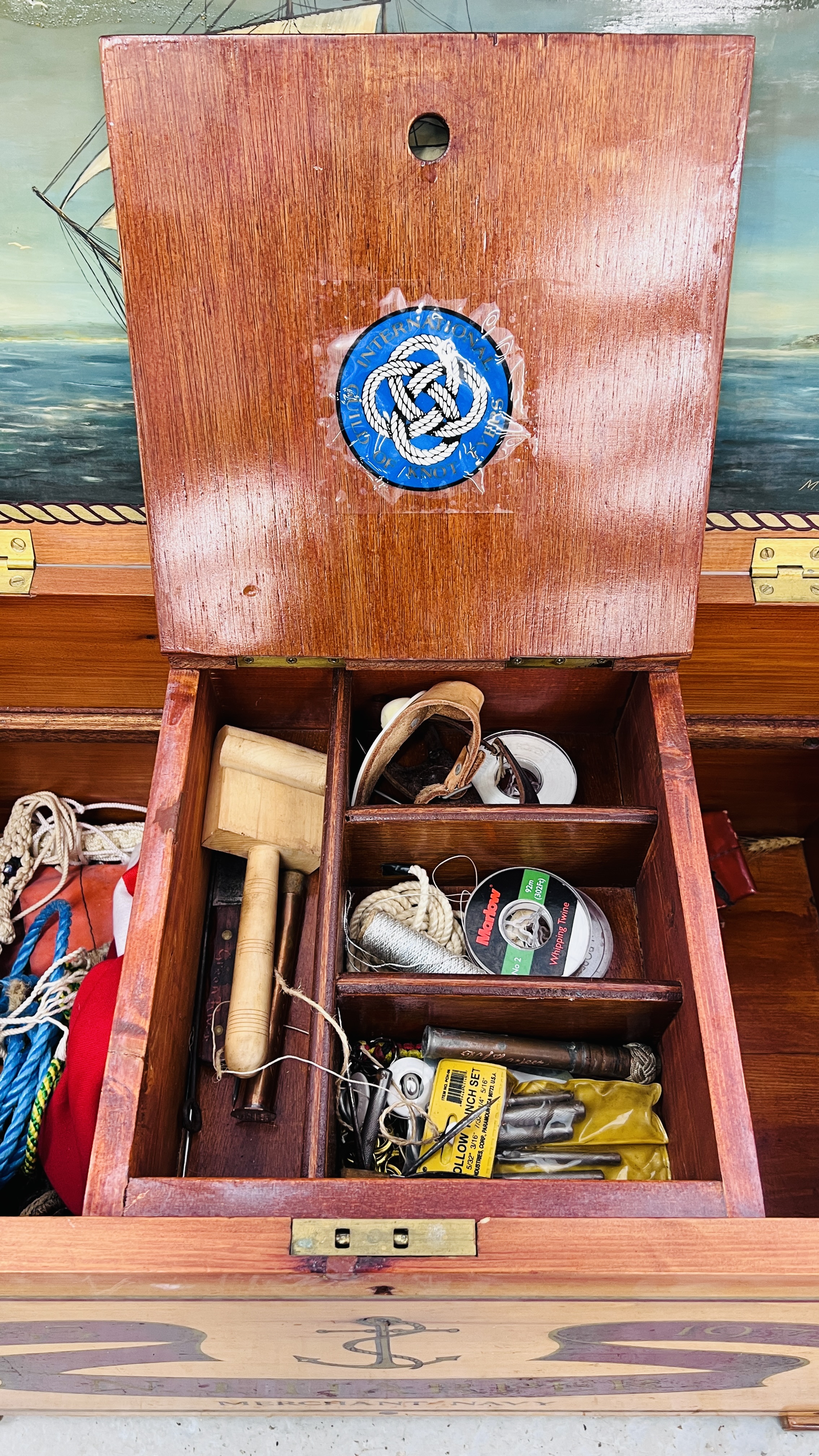 A WAXED PINE REPRODUCTION SEAMANS KIT BOX COMPLETE WITH BECKETT HANDLES AND UNION JACK FLAGS - Image 10 of 16