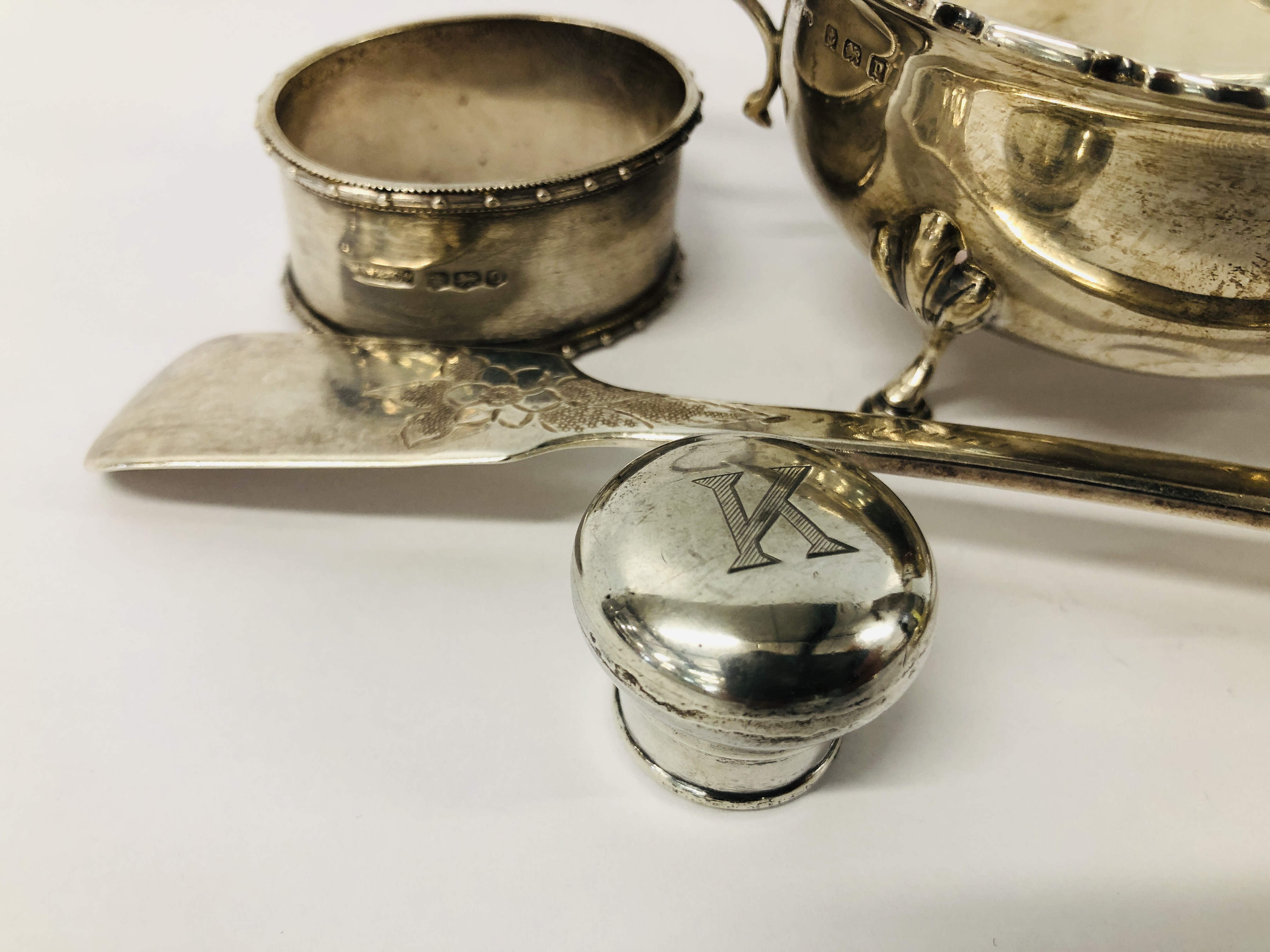 COLLECTION OF SILVER TO INCLUDE SILVER SAUCE BOAT, BIRMINGHAM ASSAY, SILVER SERVIETTE RING AND TOP, - Image 2 of 17