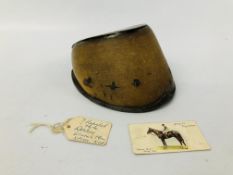 VINTAGE HORSES HOOF WITH CIGARETTE CARD RELATING TO "SPION KOP" DERBY 1920.