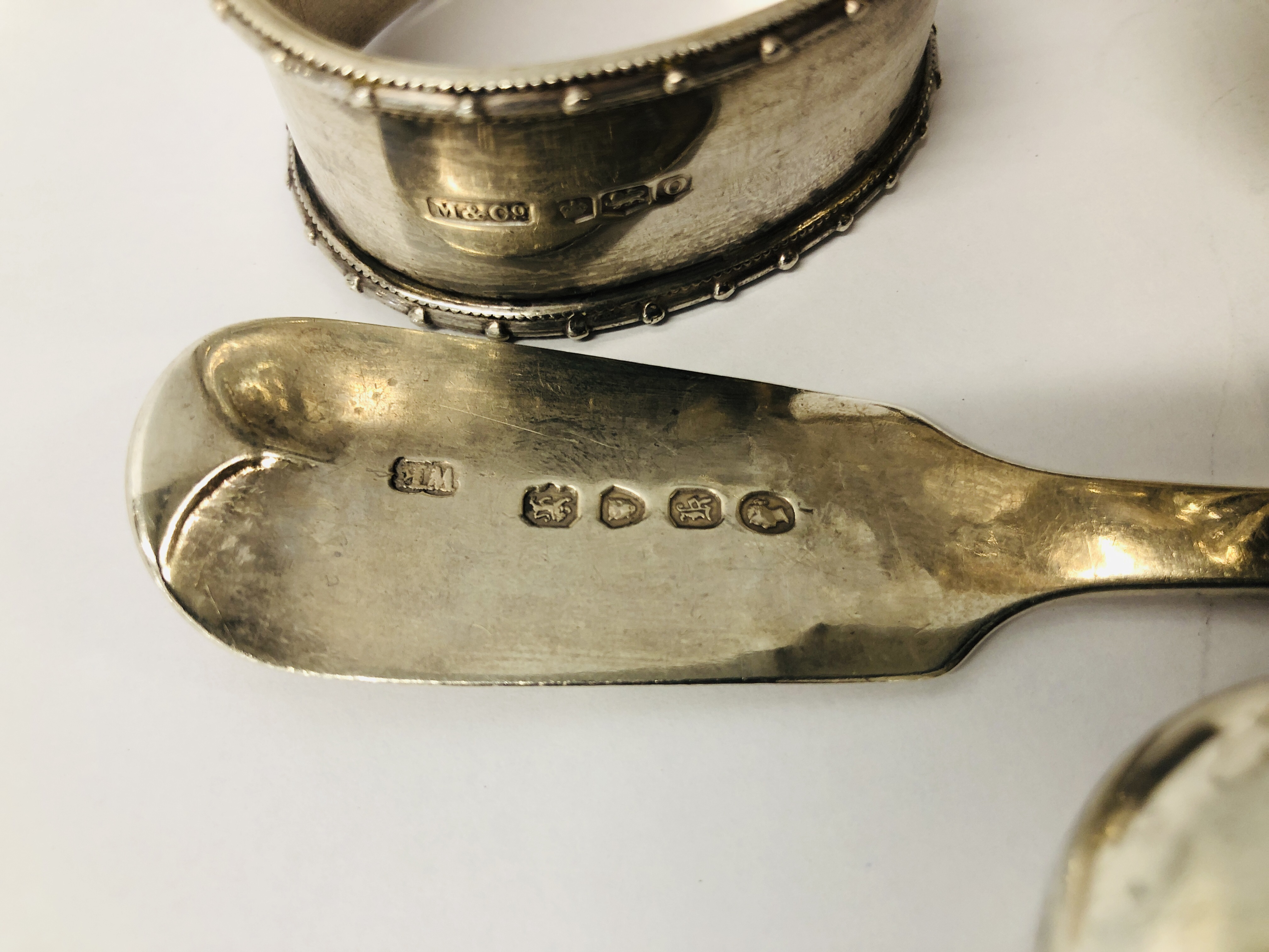 COLLECTION OF SILVER TO INCLUDE SILVER SAUCE BOAT, BIRMINGHAM ASSAY, SILVER SERVIETTE RING AND TOP, - Image 8 of 17