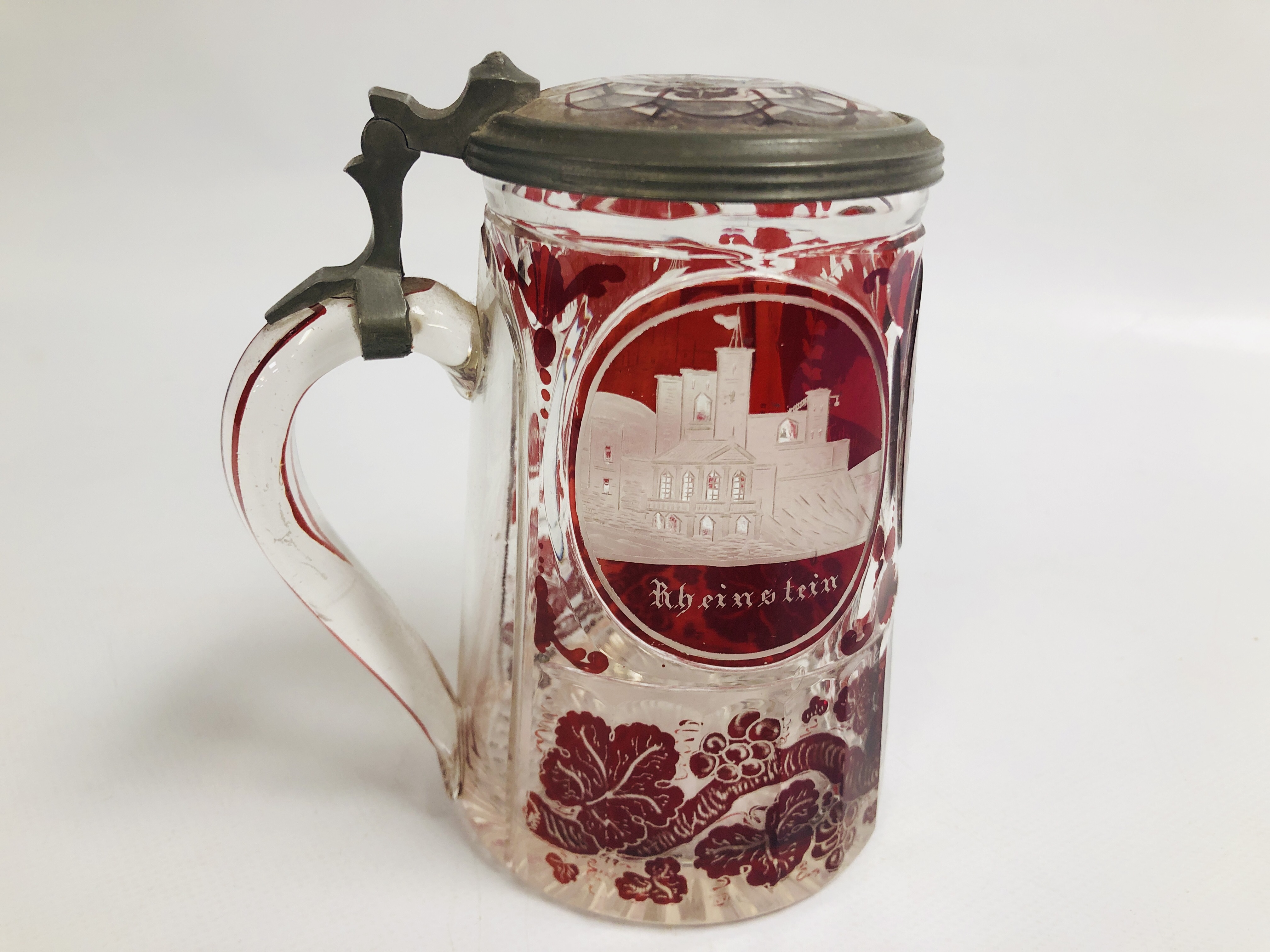 VINTAGE GLASS STEIN WITH ETCHED GLASS DETAIL - Image 5 of 8