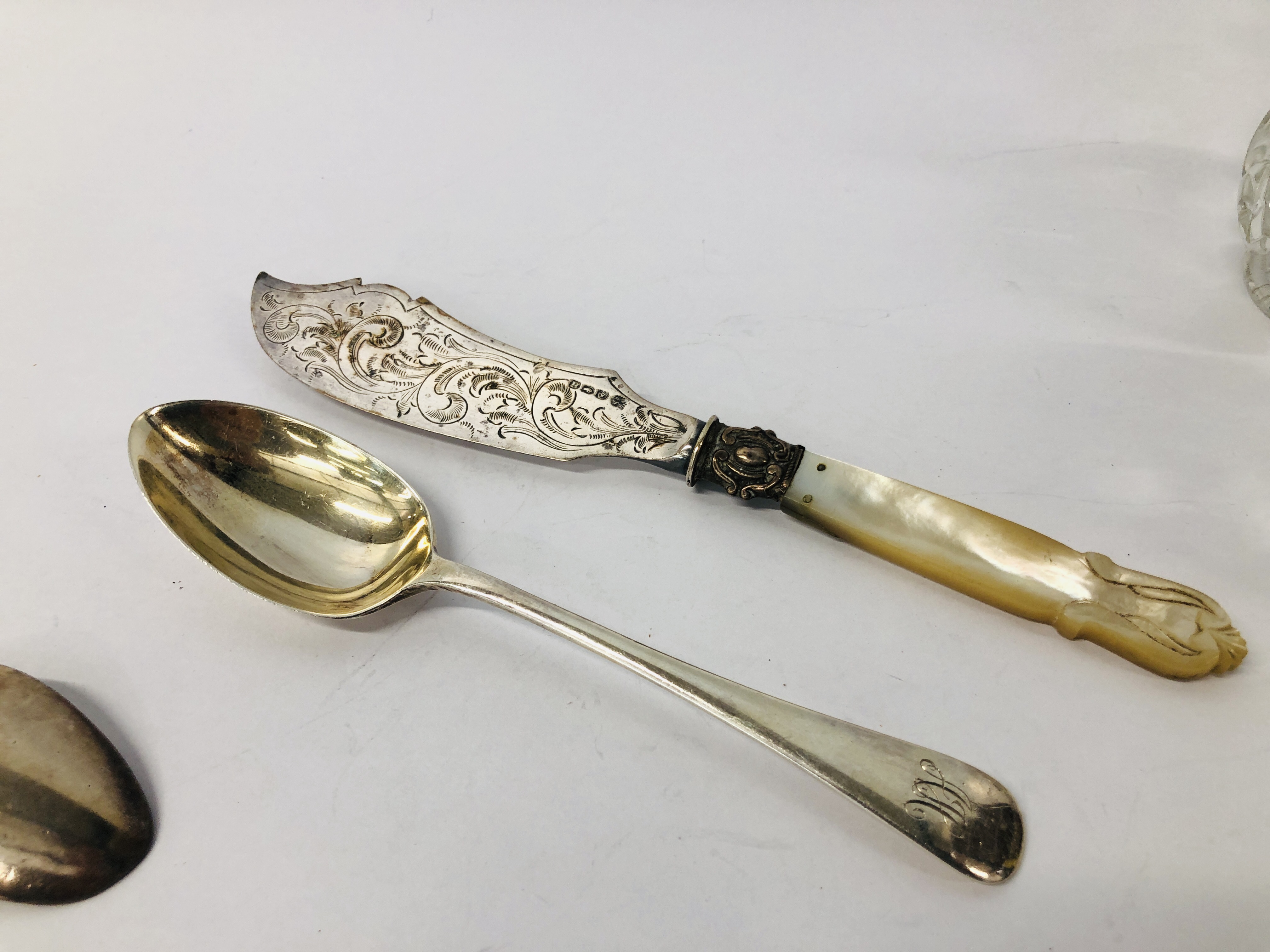 SET OF SIX ANTIQUE STERLING SILVER TEASPOONS + A FURTHER SILVER SPOON AND FORK ETC + PAIR OF SILVER - Image 10 of 14